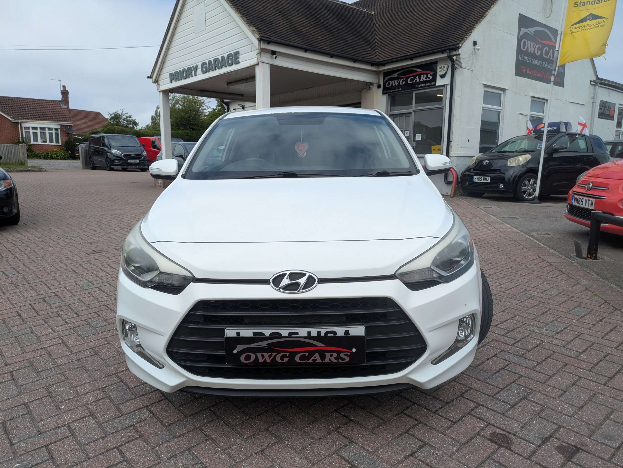 A 2015 HYUNDAI I20 1.2 SE Coupe 3dr Petrol Manual Euro 6 (84 ps) A 2015 HYUNDAI I20 1.2 SE Coupe 3dr Petrol Manual Euro 6 (84 ps)