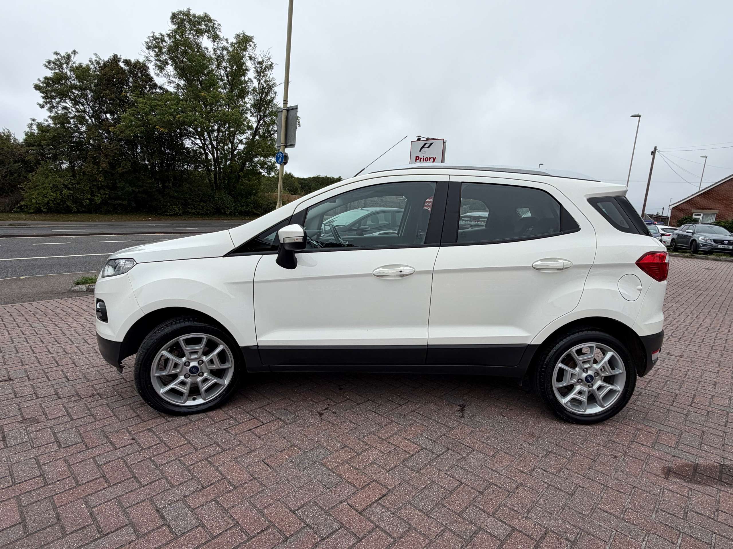 A 2017 FORD ECOSPORT 1.5 Titanium SUV 5dr Petrol Powershift 2WD Euro 5 (112 ps) A 2017 FORD ECOSPORT 1.5 Titanium SUV 5dr Petrol Powershift 2WD Euro 5 (112 ps)