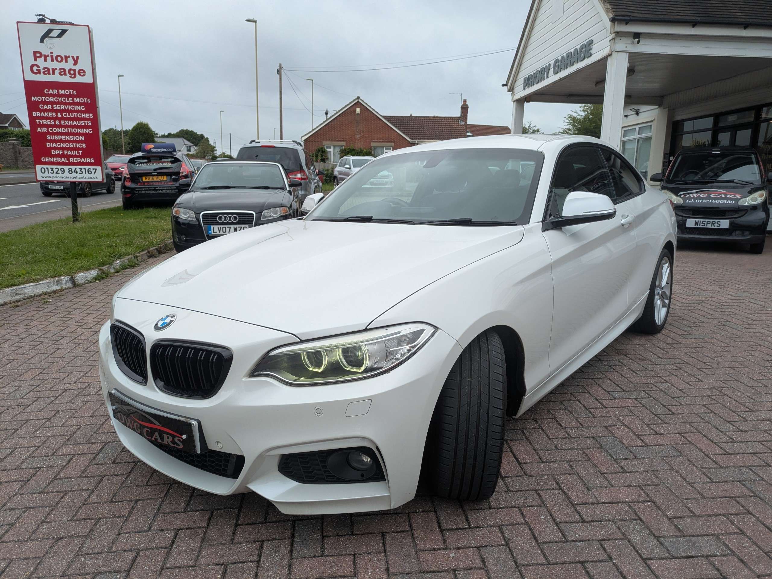 A 2014 BMW 2 SERIES 2.0 220i M Sport Coupe 2dr Petrol Manual Euro 6 (s/s) (184 ps) A 2014 BMW 2 SERIES 2.0 220i M Sport Coupe 2dr Petrol Manual Euro 6 (s/s) (184 ps)