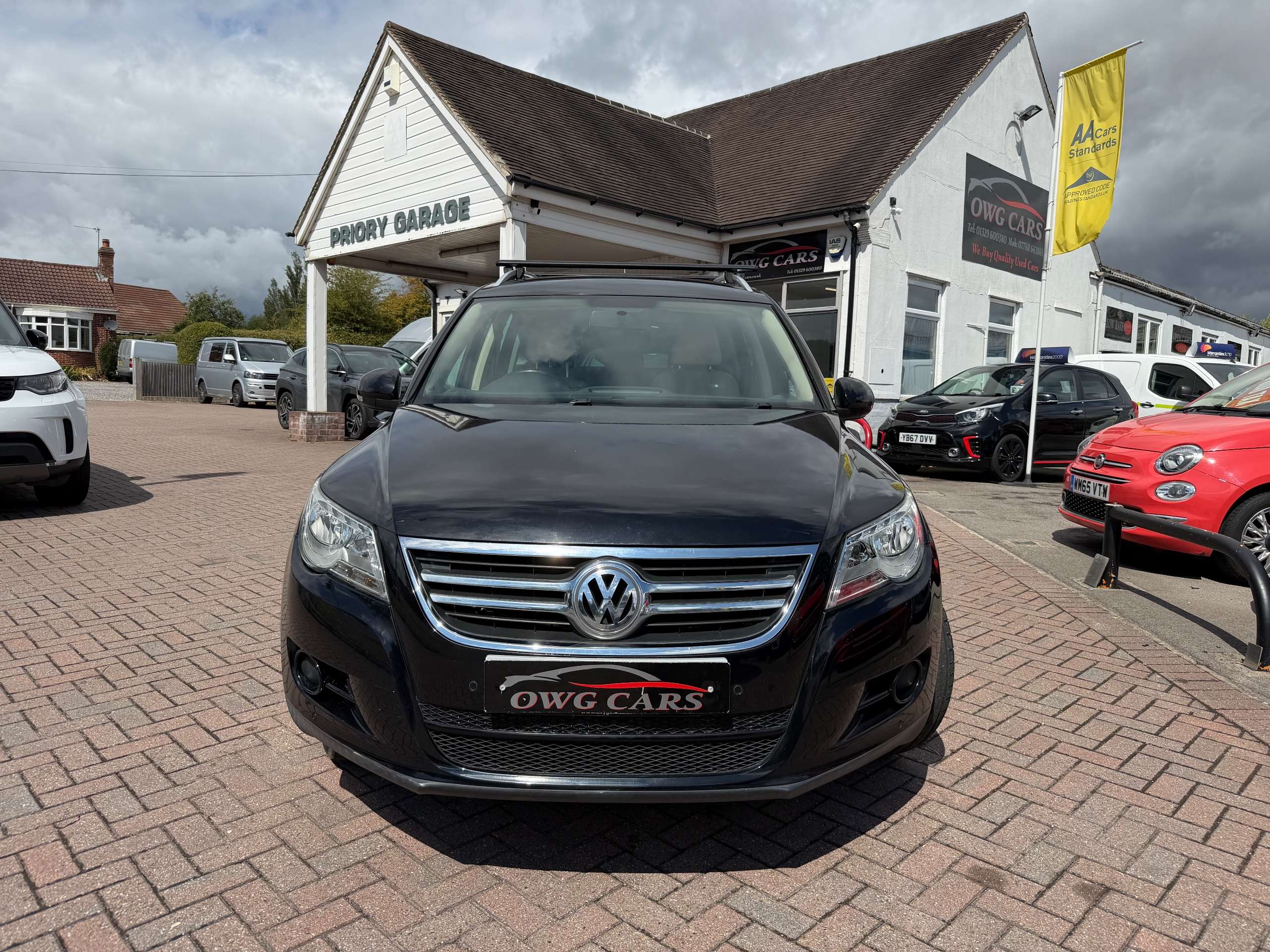 A 2010 VOLKSWAGEN TIGUAN 2.0 TDI Match SUV 5dr Diesel Manual 4WD Euro 5 (140 ps) A 2010 VOLKSWAGEN TIGUAN 2.0 TDI Match SUV 5dr Diesel Manual 4WD Euro 5 (140 ps)