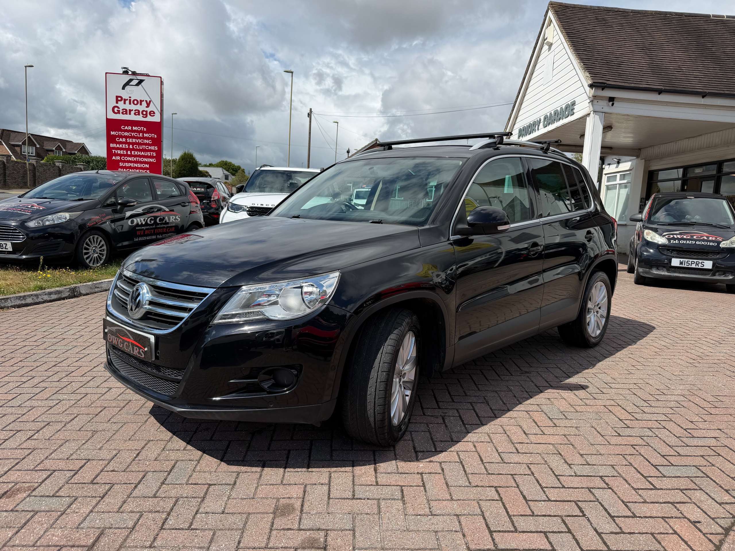A 2010 VOLKSWAGEN TIGUAN 2.0 TDI Match SUV 5dr Diesel Manual 4WD Euro 5 (140 ps) A 2010 VOLKSWAGEN TIGUAN 2.0 TDI Match SUV 5dr Diesel Manual 4WD Euro 5 (140 ps)