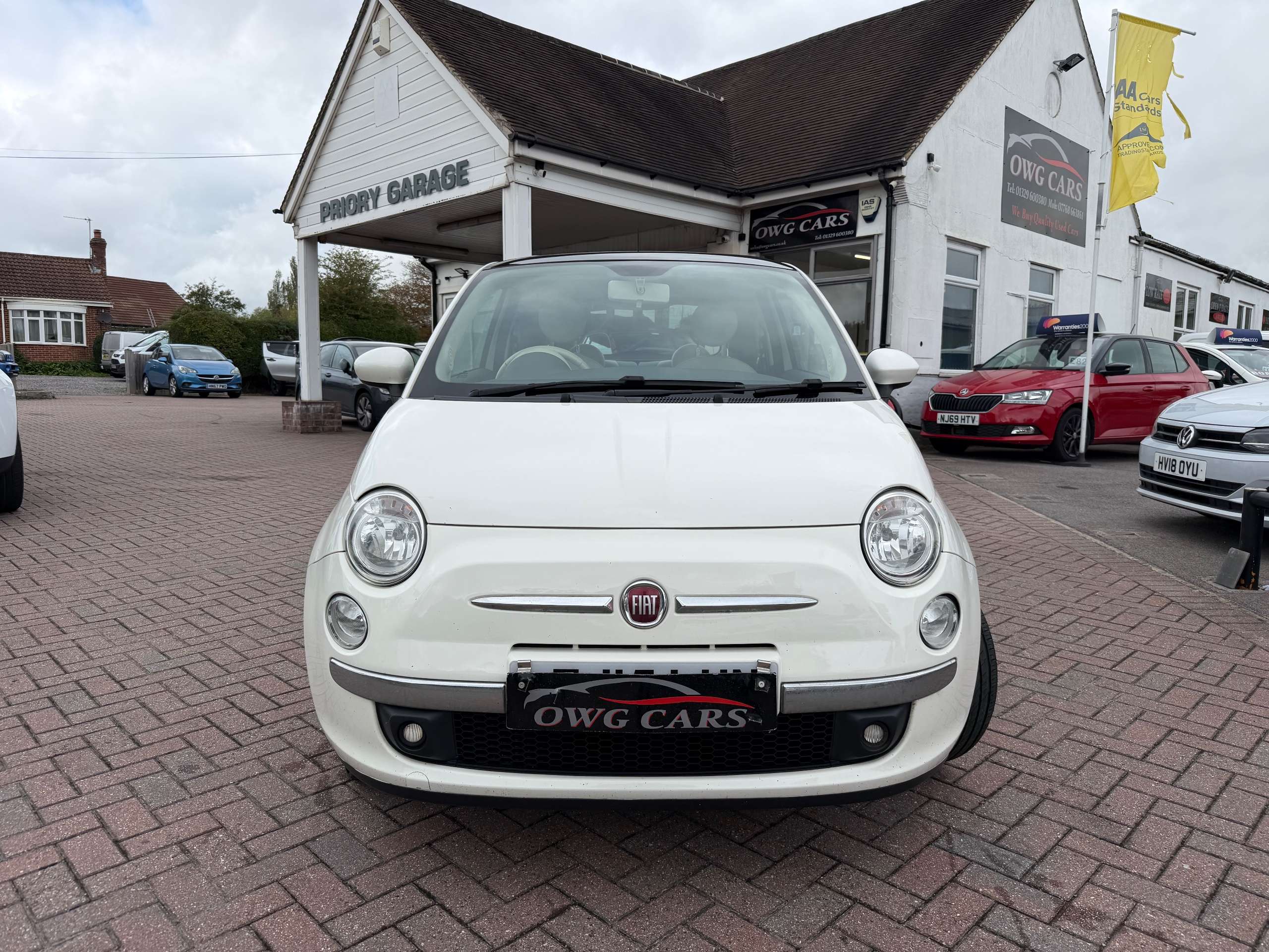 A 2015 FIAT 500 1.2 Lounge Hatchback 3dr Petrol Manual Euro 6 (s/s) (69 bhp) A 2015 FIAT 500 1.2 Lounge Hatchback 3dr Petrol Manual Euro 6 (s/s) (69 bhp)