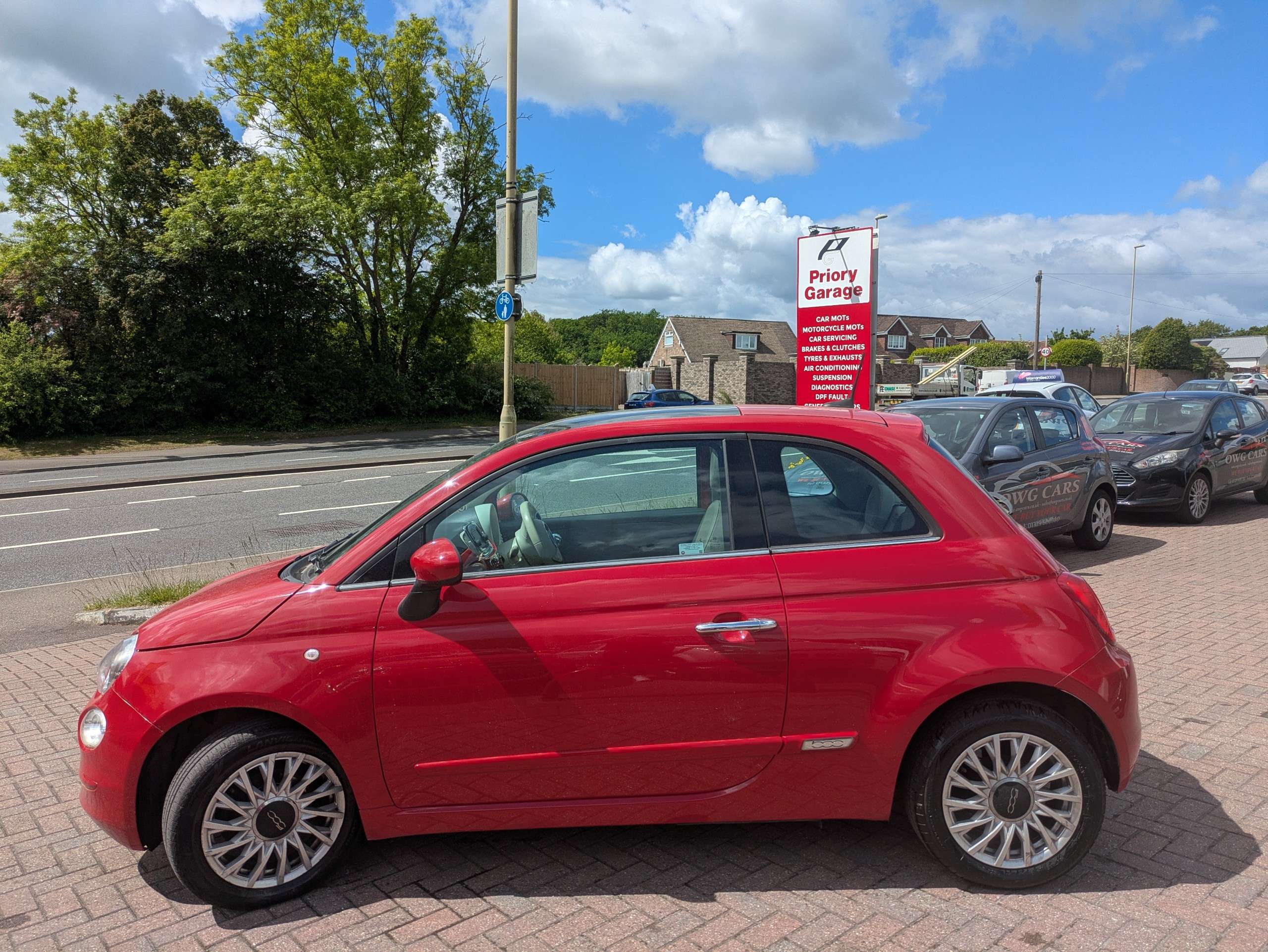 A 2016 FIAT 500 1.2 Lounge Hatchback 3dr Petrol Manual Euro 6 (s/s) (69 bhp) A 2016 FIAT 500 1.2 Lounge Hatchback 3dr Petrol Manual Euro 6 (s/s) (69 bhp)