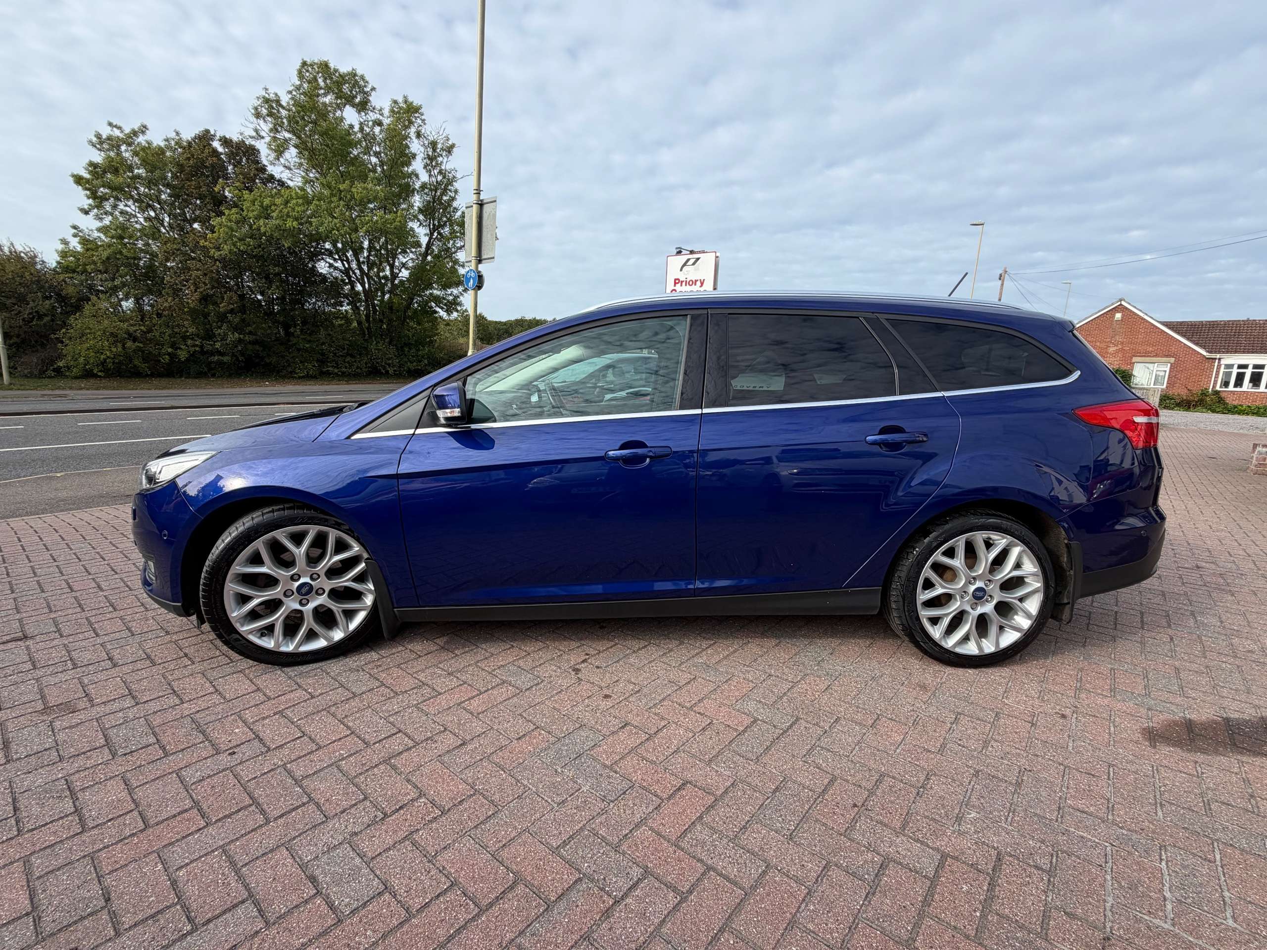 A 2017 FORD FOCUS 1.0T EcoBoost Titanium X Estate 5dr Petrol Manual Euro 6 (s/s) (125 ps) A 2017 FORD FOCUS 1.0T EcoBoost Titanium X Estate 5dr Petrol Manual Euro 6 (s/s) (125 ps)