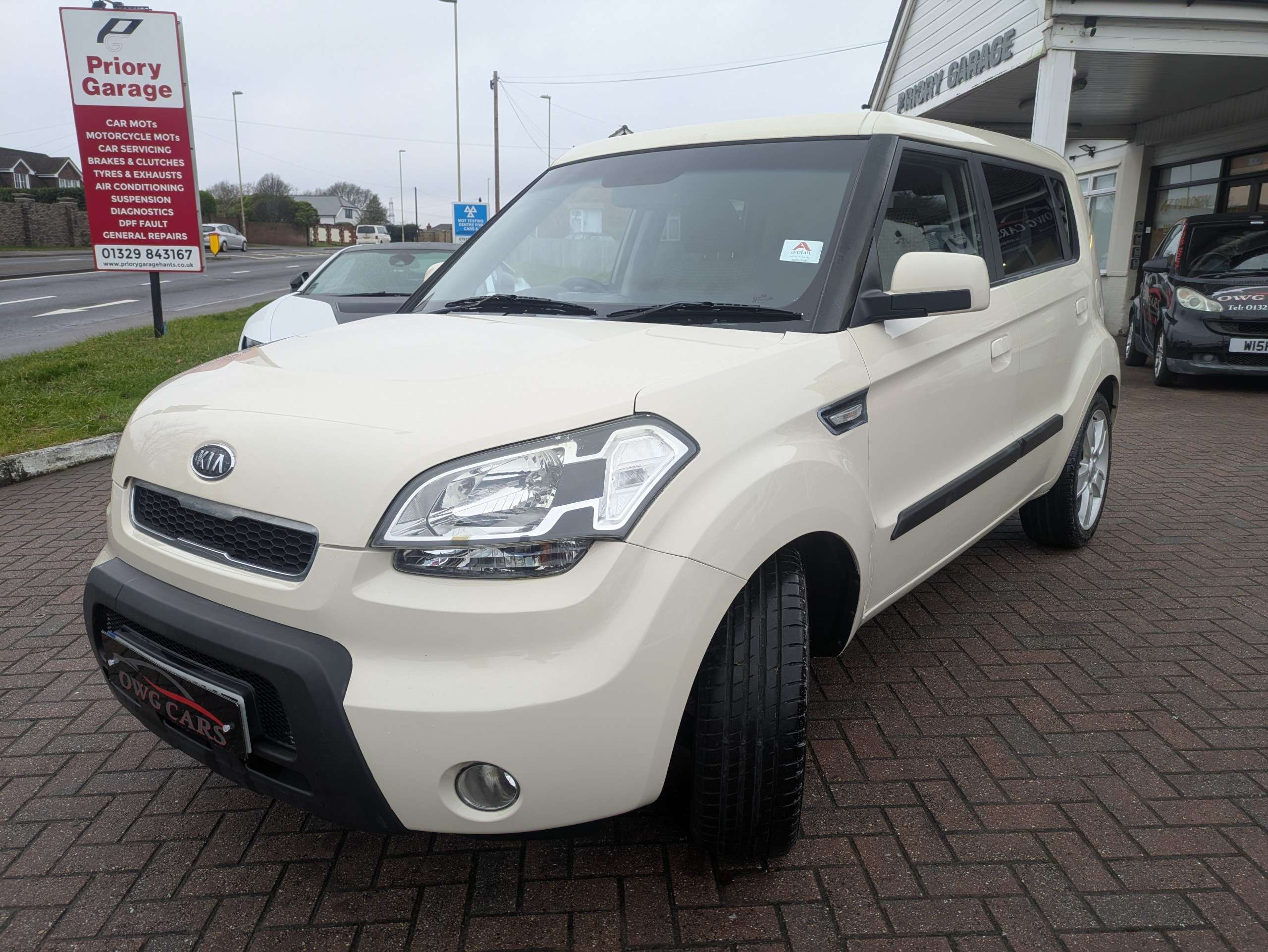 A 2011 KIA SOUL 1.6 Shaker SUV 5dr Petrol Manual Euro 4 (124 bhp) A 2011 KIA SOUL 1.6 Shaker SUV 5dr Petrol Manual Euro 4 (124 bhp)