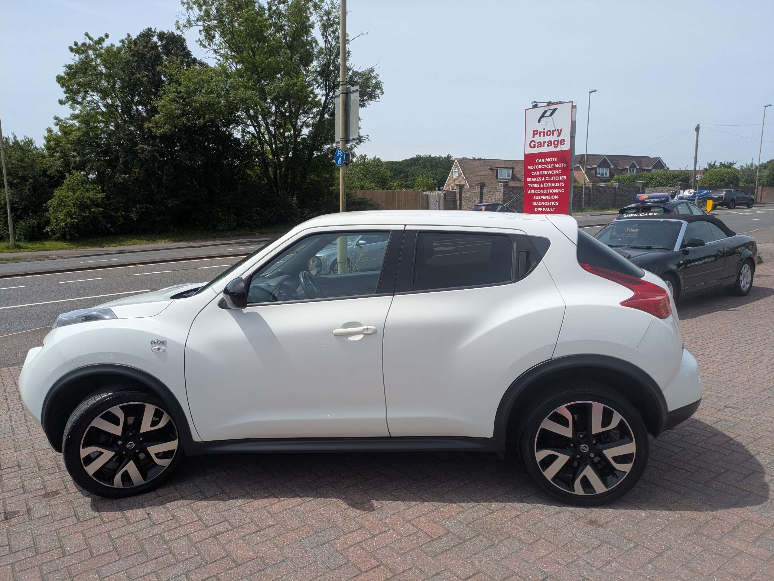 A 2014 NISSAN JUKE 1.5 dCi 8v n-tec SUV 5dr Diesel Manual Euro 5 (s/s) (110 ps) A 2014 NISSAN JUKE 1.5 dCi 8v n-tec SUV 5dr Diesel Manual Euro 5 (s/s) (110 ps)
