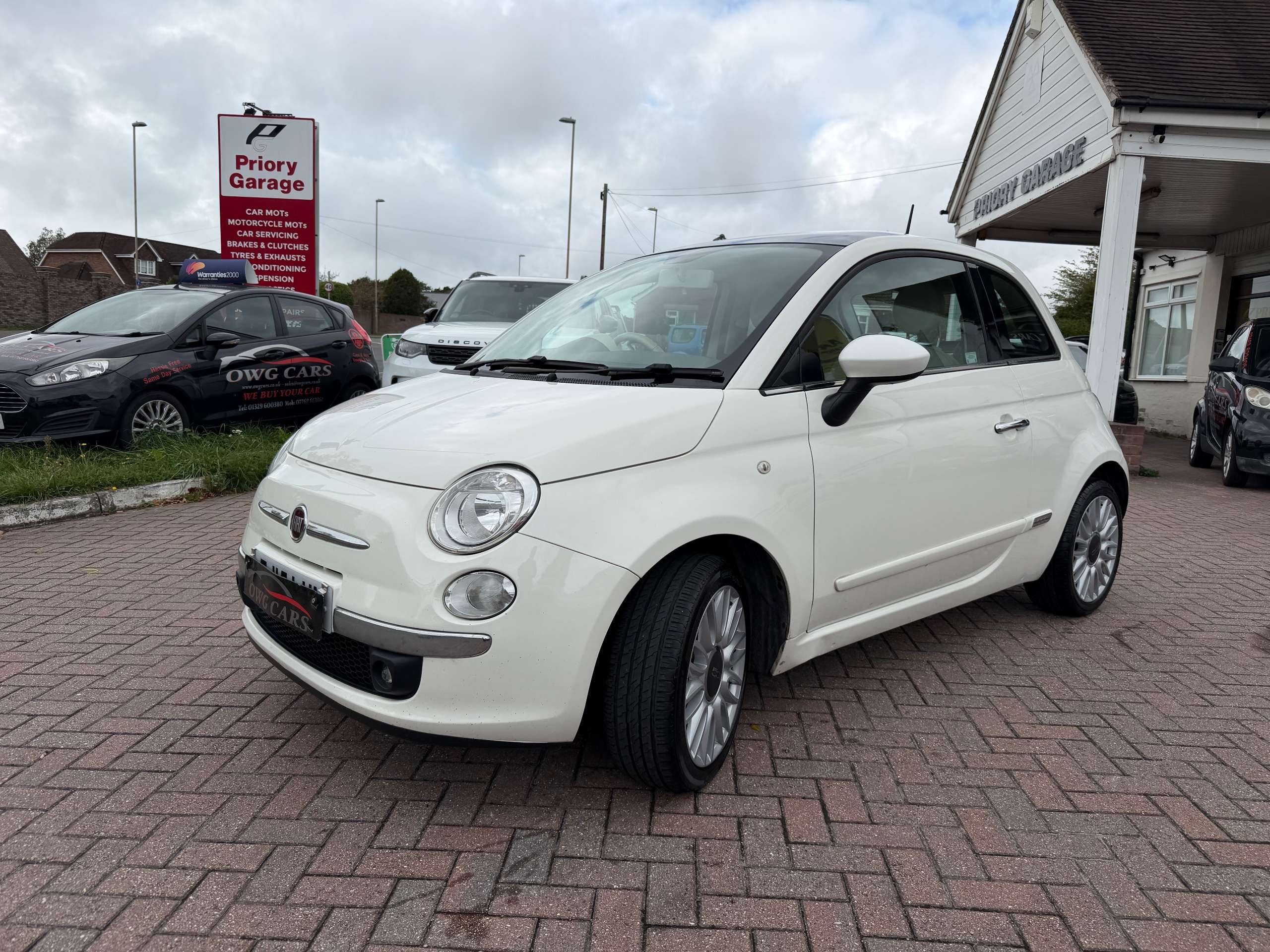 A 2015 FIAT 500 1.2 Lounge Hatchback 3dr Petrol Manual Euro 6 (s/s) (69 bhp) A 2015 FIAT 500 1.2 Lounge Hatchback 3dr Petrol Manual Euro 6 (s/s) (69 bhp)