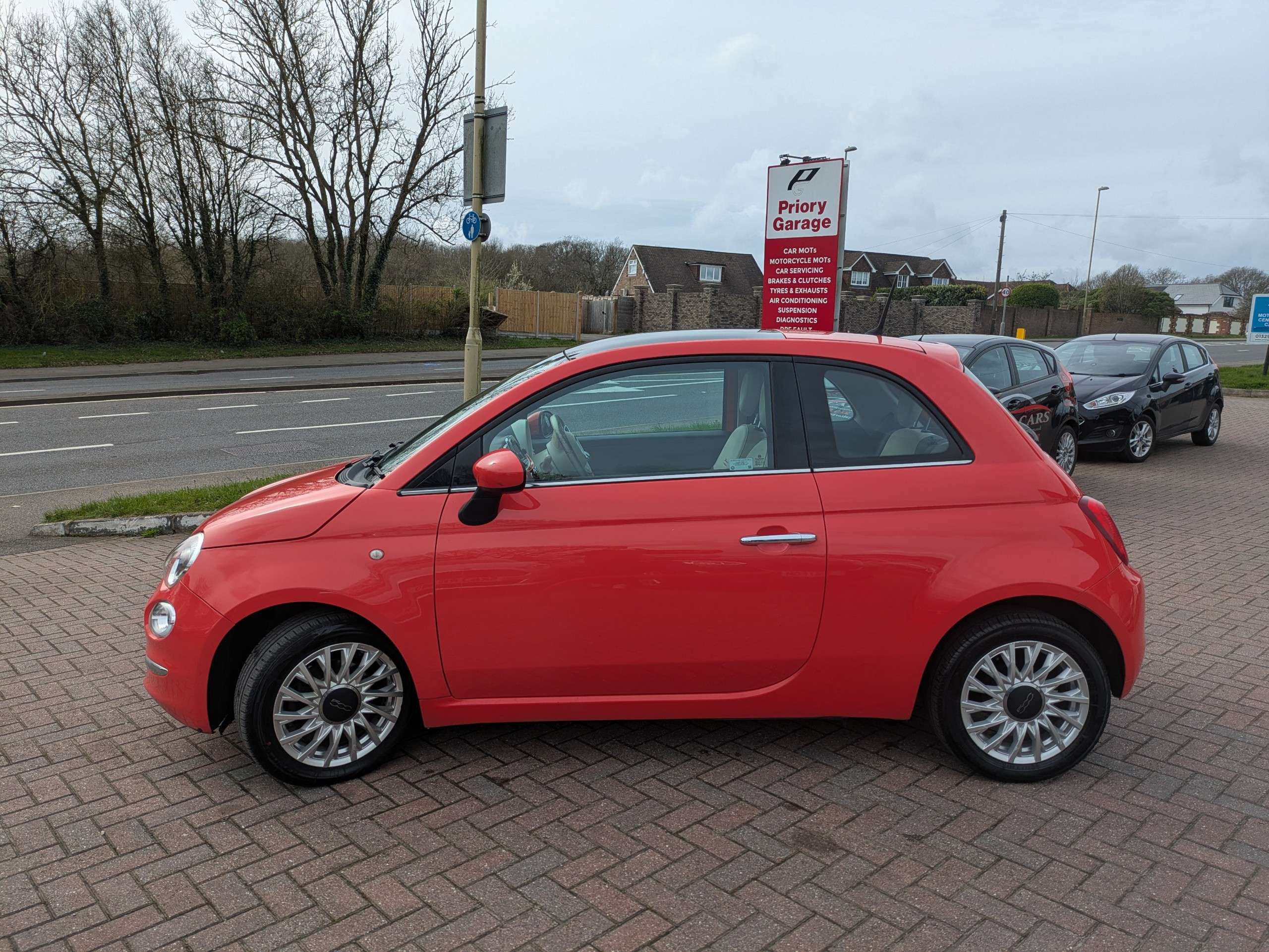A 2015 FIAT 500 1.2 Lounge Hatchback 3dr Petrol Manual Euro 6 (s/s) (69 bhp) A 2015 FIAT 500 1.2 Lounge Hatchback 3dr Petrol Manual Euro 6 (s/s) (69 bhp)