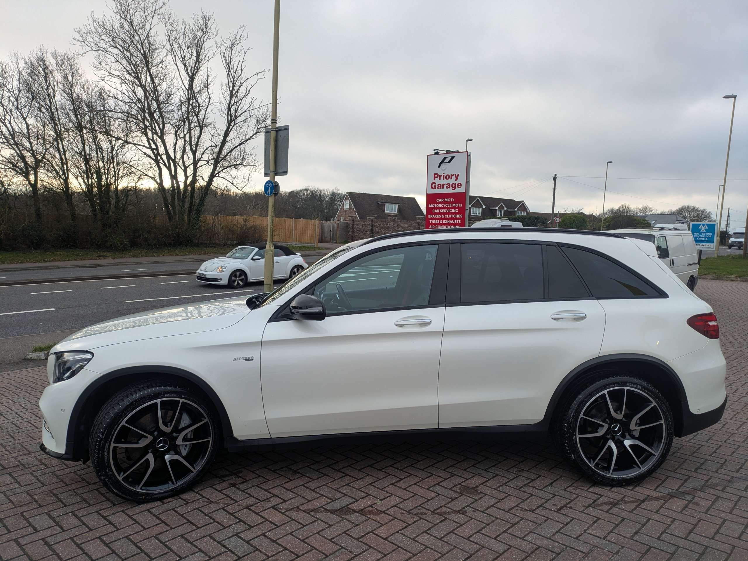 A 2016 MERCEDES-BENZ GLC 3.0 GLC43 V6 AMG (Premium) SUV 5dr Petrol G-Tronic 4MATIC Euro 6 (s/s) (367 ps) A 2016 MERCEDES-BENZ GLC 3.0 GLC43 V6 AMG (Premium) SUV 5dr Petrol G-Tronic 4MATIC Euro 6 (s/s) (367 ps)