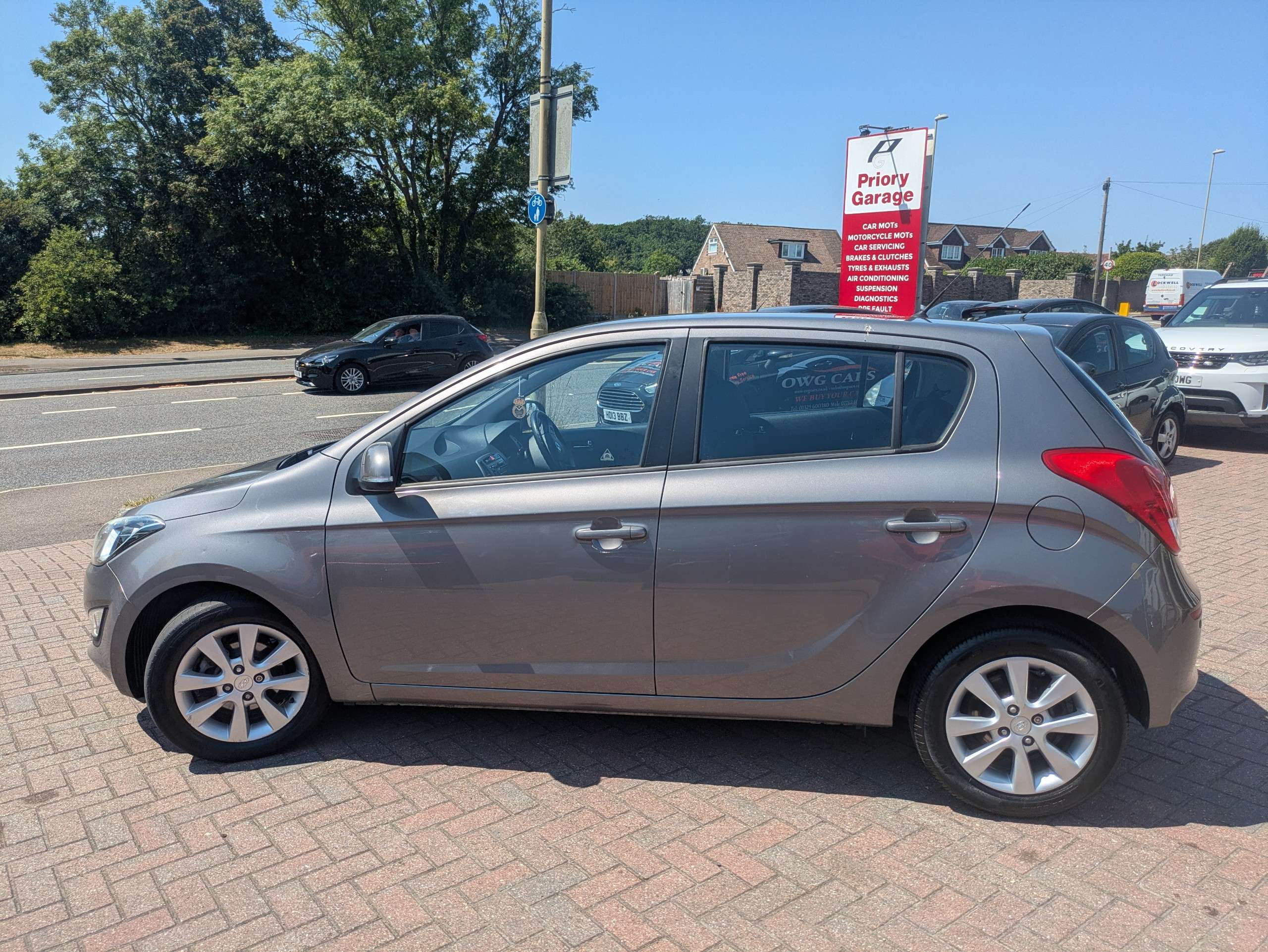 A 2013 HYUNDAI I20 1.2 Active Hatchback 5dr Petrol Manual Euro 5 (85 bhp) A 2013 HYUNDAI I20 1.2 Active Hatchback 5dr Petrol Manual Euro 5 (85 bhp)