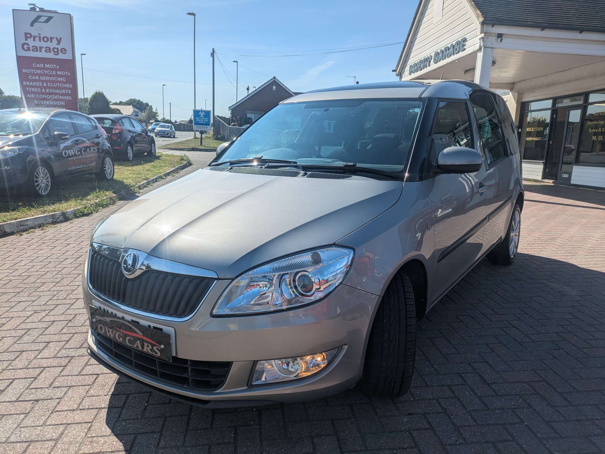 A 2014 SKODA ROOMSTER 1.2 TSI SE MPV 5dr Petrol DSG Euro 5 (105 ps) A 2014 SKODA ROOMSTER 1.2 TSI SE MPV 5dr Petrol DSG Euro 5 (105 ps)
