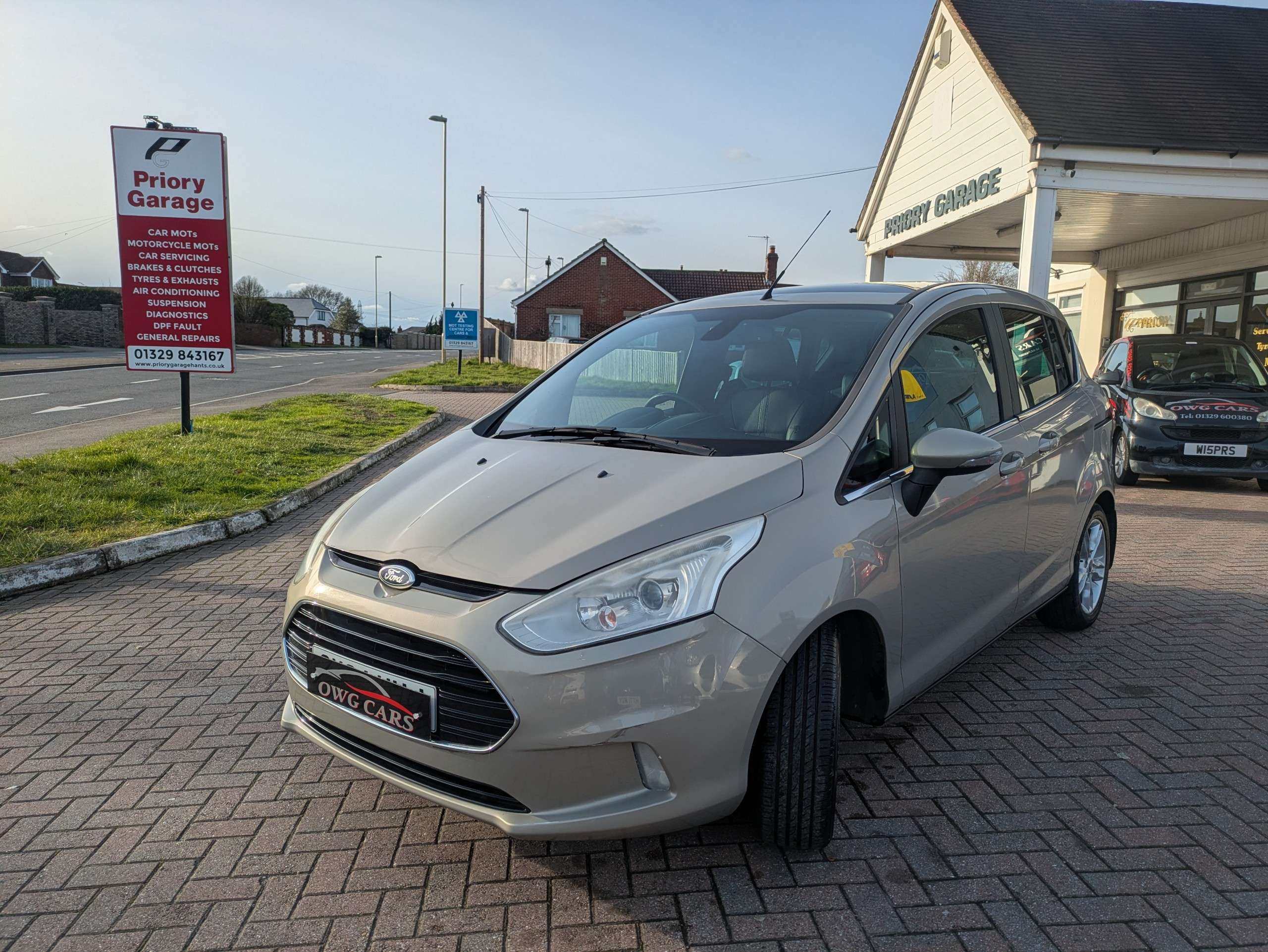 A 2014 FORD B-MAX TITANIUM X A 2014 FORD B-MAX TITANIUM X
