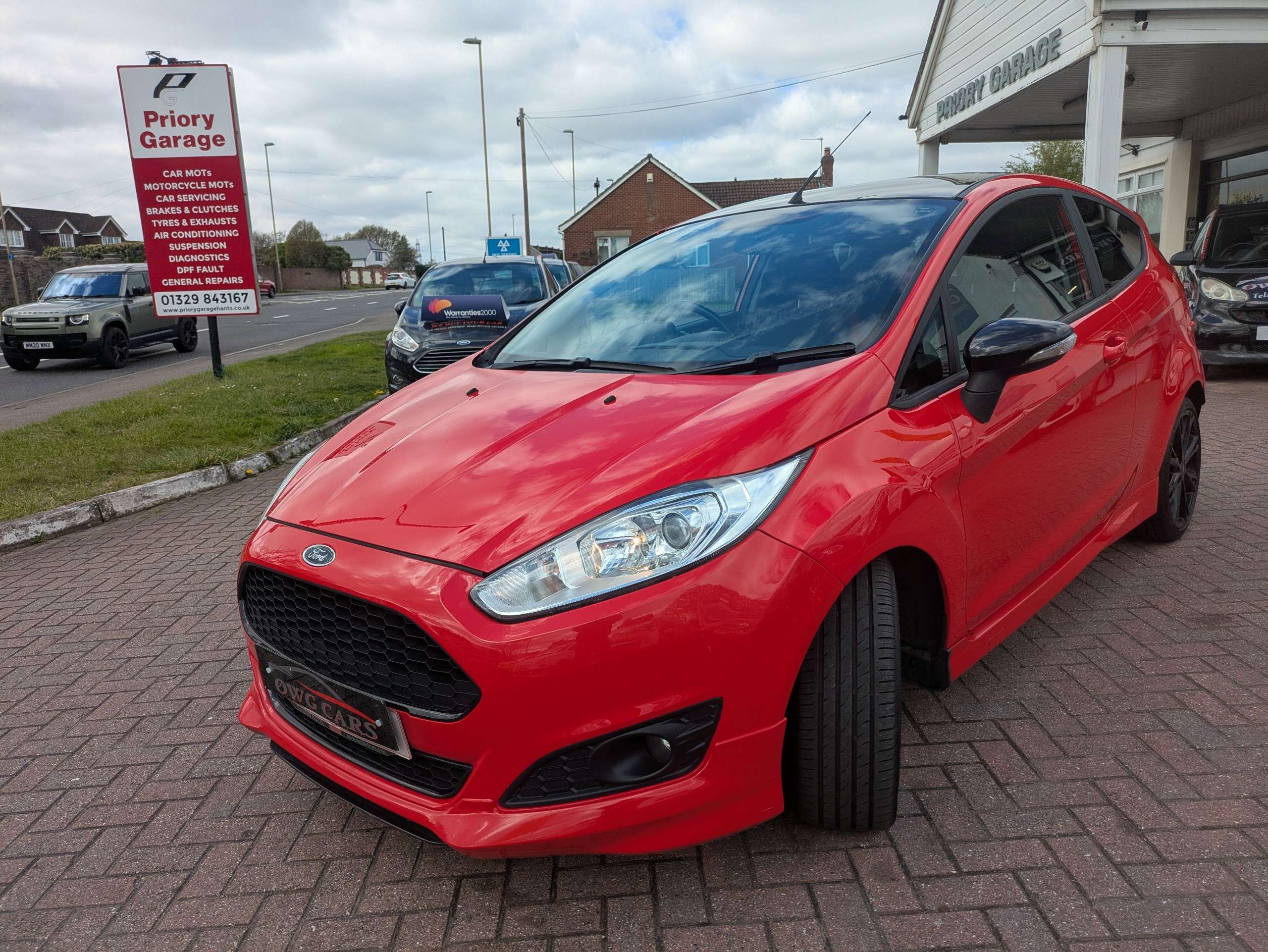 A 2015 FORD FIESTA 1.0T EcoBoost Zetec S Red Edition Hatchback 3dr Petrol Manual Euro 6 (s/s) (140 ps) A 2015 FORD FIESTA 1.0T EcoBoost Zetec S Red Edition Hatchback 3dr Petrol Manual Euro 6 (s/s) (140 ps)