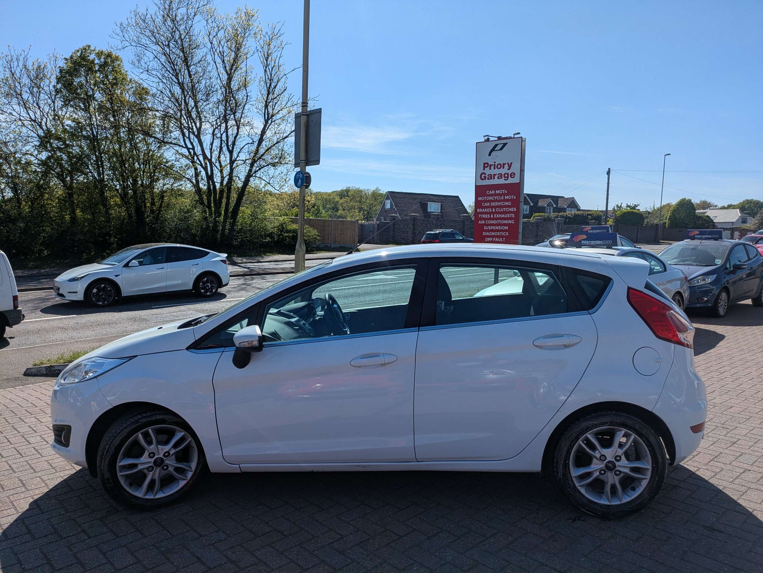 A 2014 FORD FIESTA 1.0T EcoBoost Zetec Hatchback 5dr Petrol Powershift Euro 5 (100 ps) A 2014 FORD FIESTA 1.0T EcoBoost Zetec Hatchback 5dr Petrol Powershift Euro 5 (100 ps)