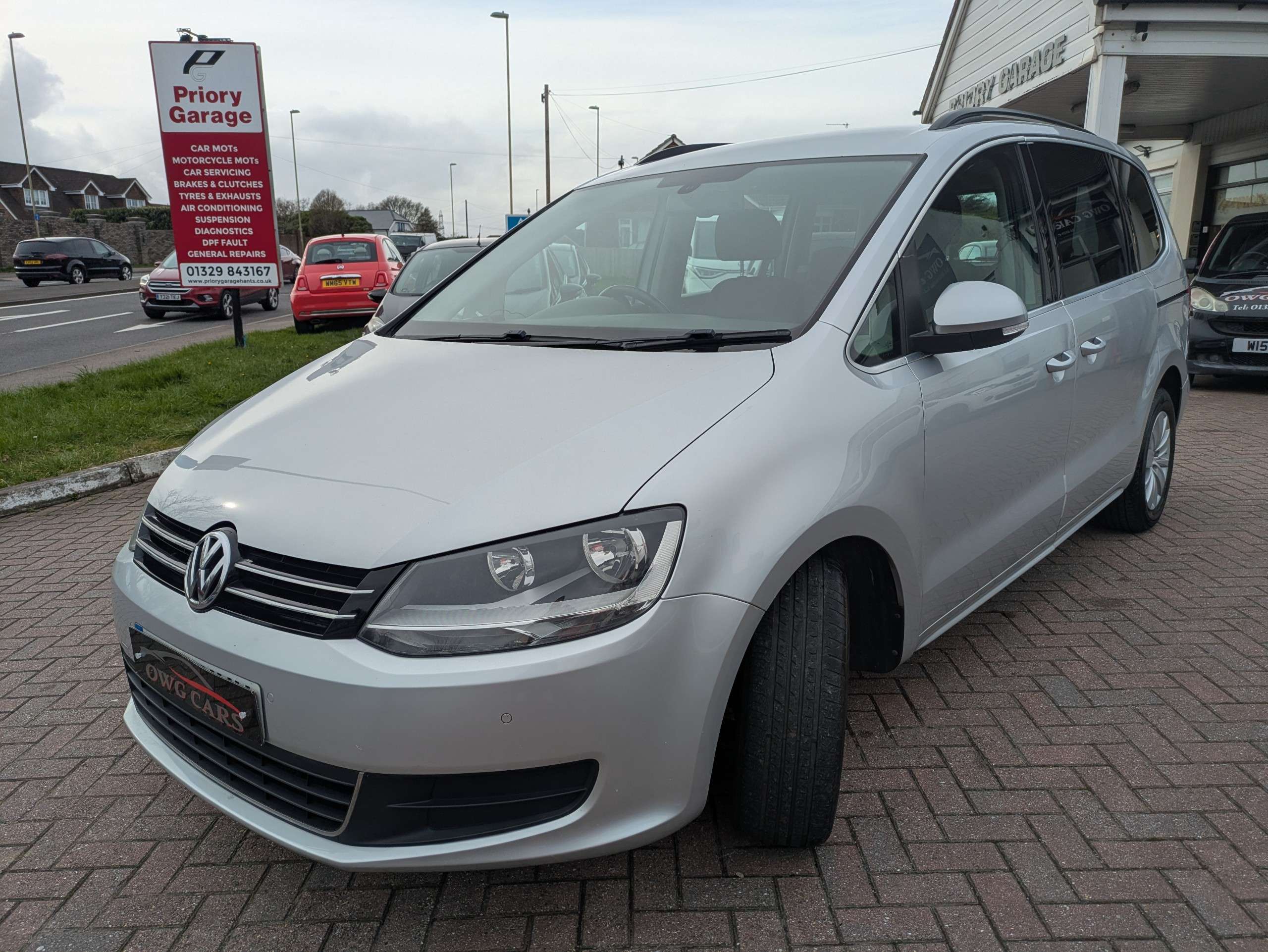 A 2013 VOLKSWAGEN SHARAN 2.0 TDI BlueMotion Tech SE MPV 5dr Diesel DSG Euro 5 (s/s) (140 ps) A 2013 VOLKSWAGEN SHARAN 2.0 TDI BlueMotion Tech SE MPV 5dr Diesel DSG Euro 5 (s/s) (140 ps)