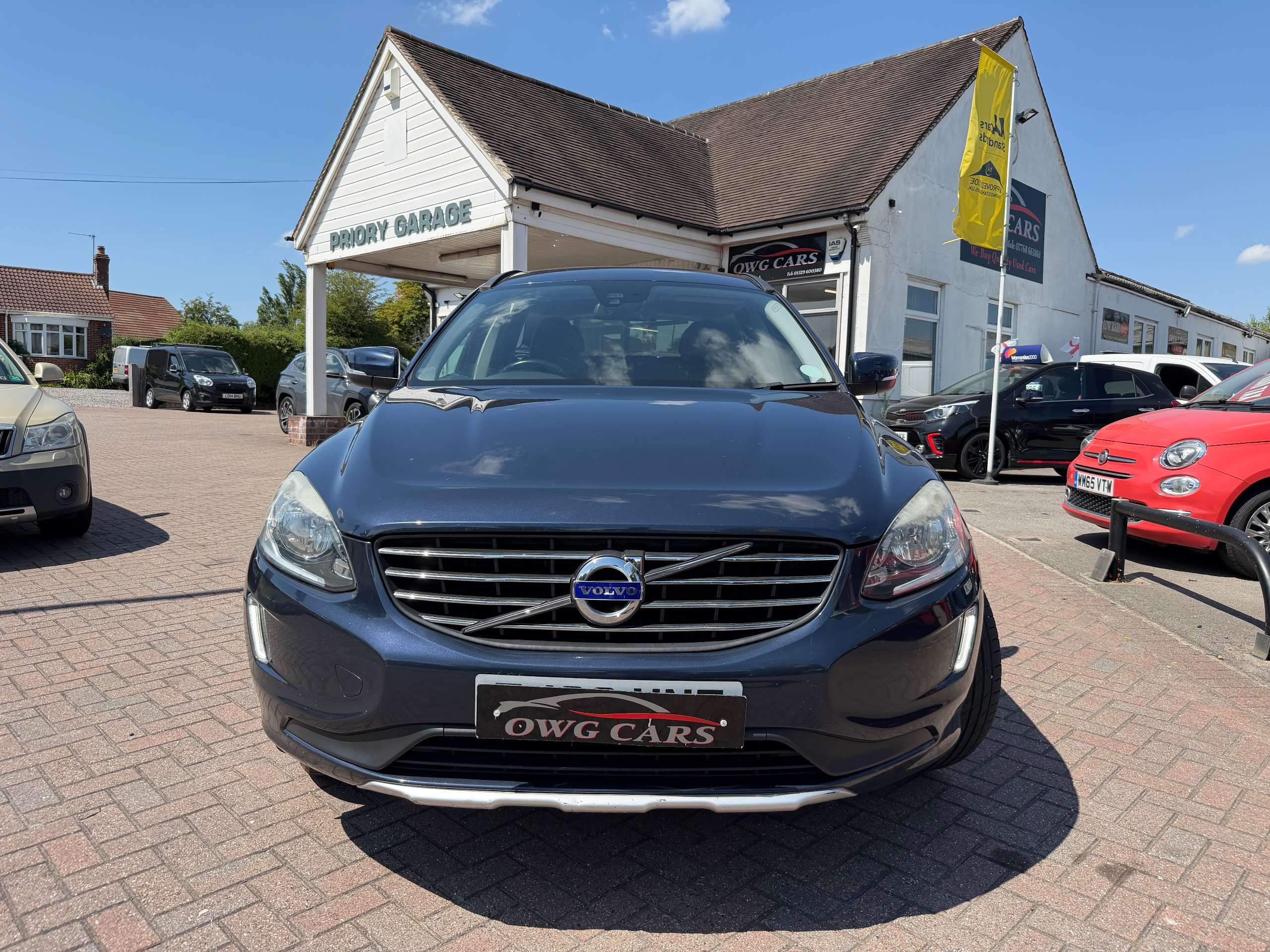 A 2014 VOLVO XC60 2.4 D5 SE SUV 5dr Diesel Geartronic AWD Euro 5 (215 ps) A 2014 VOLVO XC60 2.4 D5 SE SUV 5dr Diesel Geartronic AWD Euro 5 (215 ps)