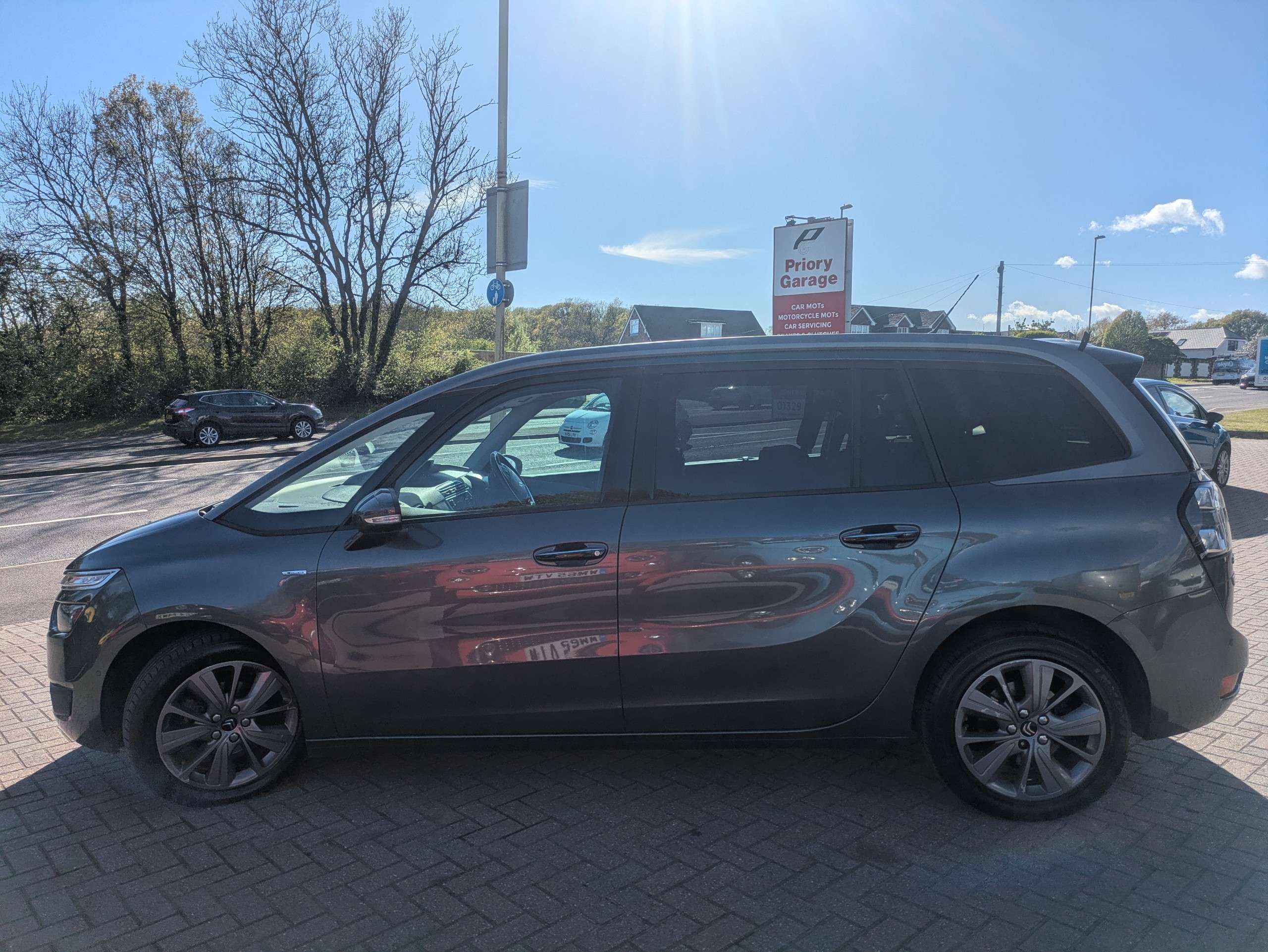 A 2014 CITROEN GRAND C4 PICASSO 1.6 e-HDi Airdream Exclusive+ MPV 5dr Diesel Manual Euro 5 (s/s) (115 ps) A 2014 CITROEN GRAND C4 PICASSO 1.6 e-HDi Airdream Exclusive+ MPV 5dr Diesel Manual Euro 5 (s/s) (115 ps)
