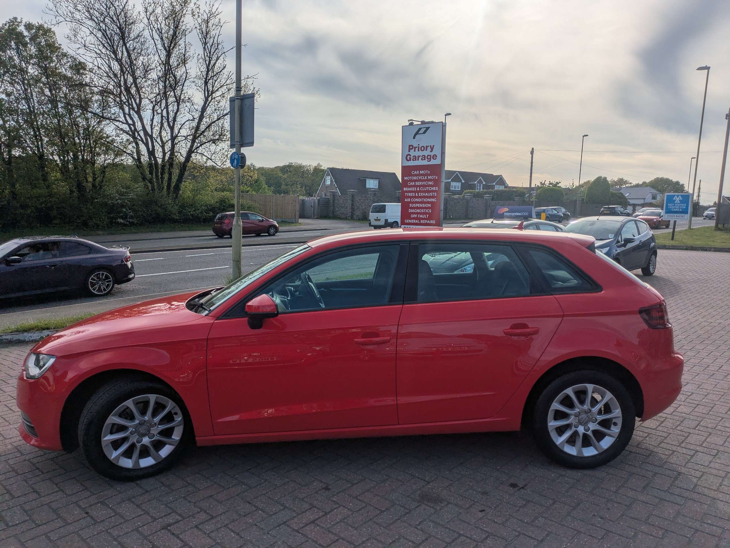 A 2014 AUDI A3 1.6 TDI SE Sportback 5dr Diesel Manual Euro 5 (s/s) (105 ps) A 2014 AUDI A3 1.6 TDI SE Sportback 5dr Diesel Manual Euro 5 (s/s) (105 ps)