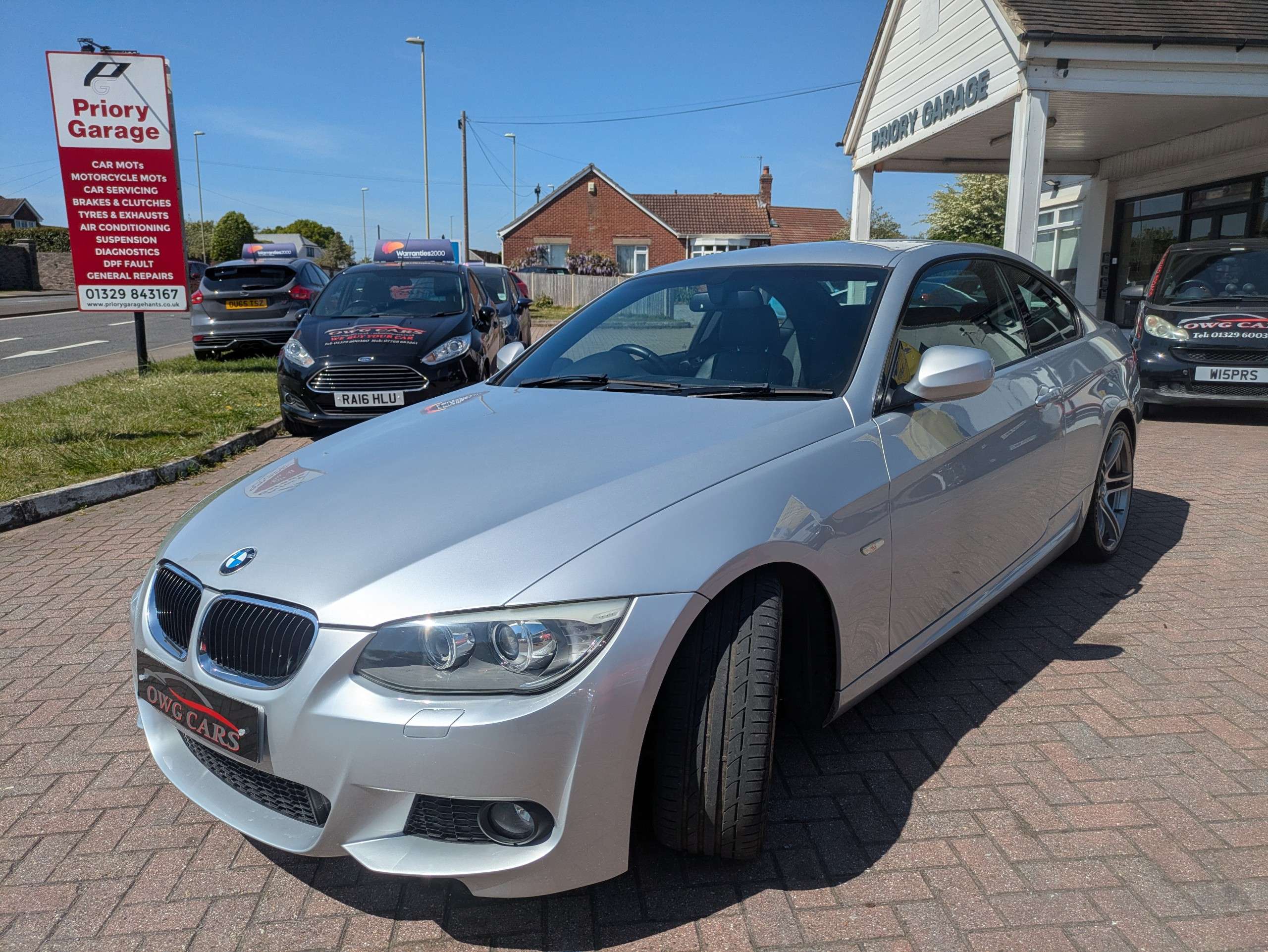 A 2011 BMW 3 SERIES 2.0 320d M Sport Coupe 2dr Diesel Manual Euro 5 (s/s) (184 ps) A 2011 BMW 3 SERIES 2.0 320d M Sport Coupe 2dr Diesel Manual Euro 5 (s/s) (184 ps)