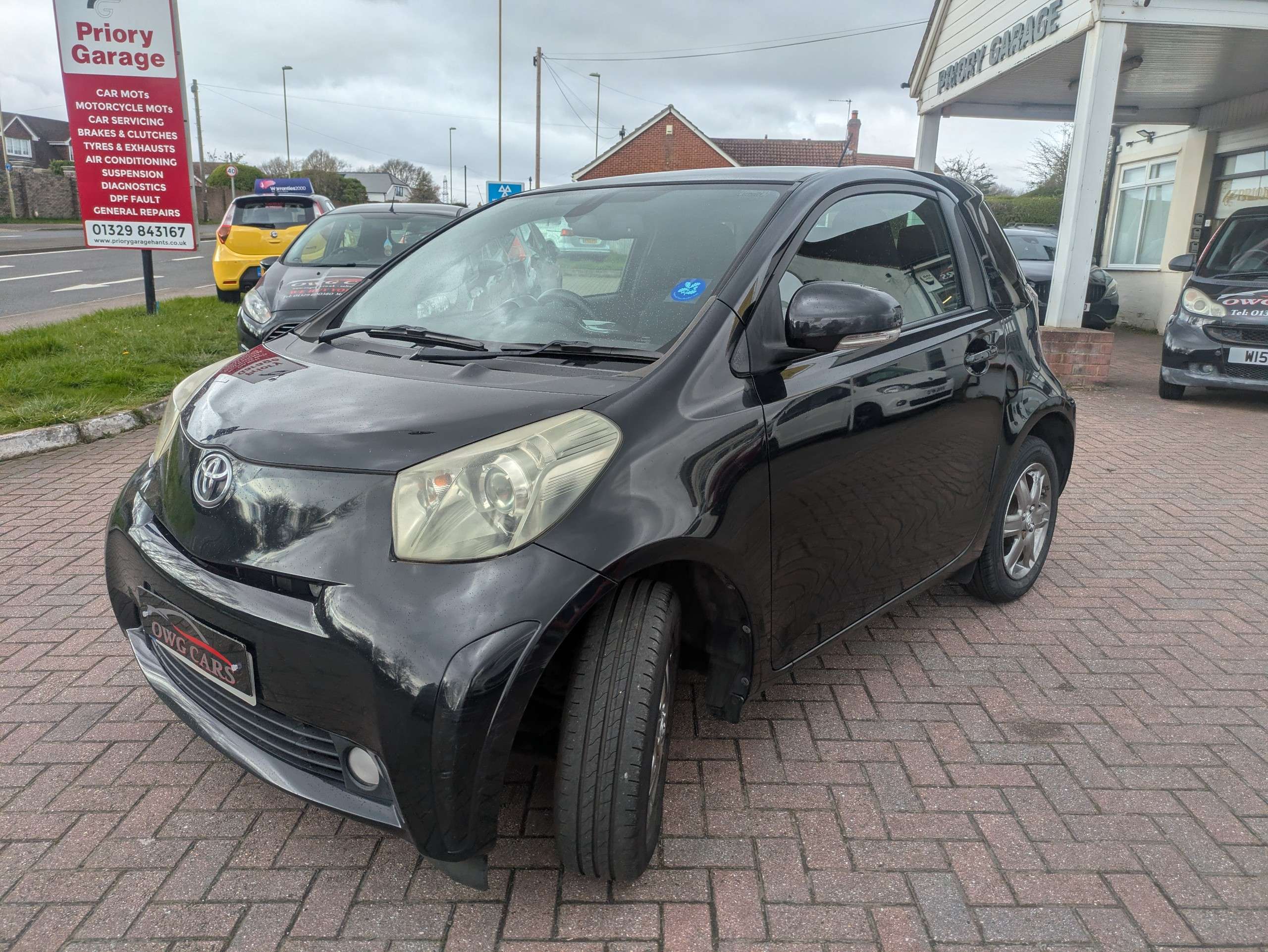 A 2009 TOYOTA IQ 1.0 VVT-i 2 Hatchback 3dr Petrol Manual Euro 4 (68 bhp) A 2009 TOYOTA IQ 1.0 VVT-i 2 Hatchback 3dr Petrol Manual Euro 4 (68 bhp)