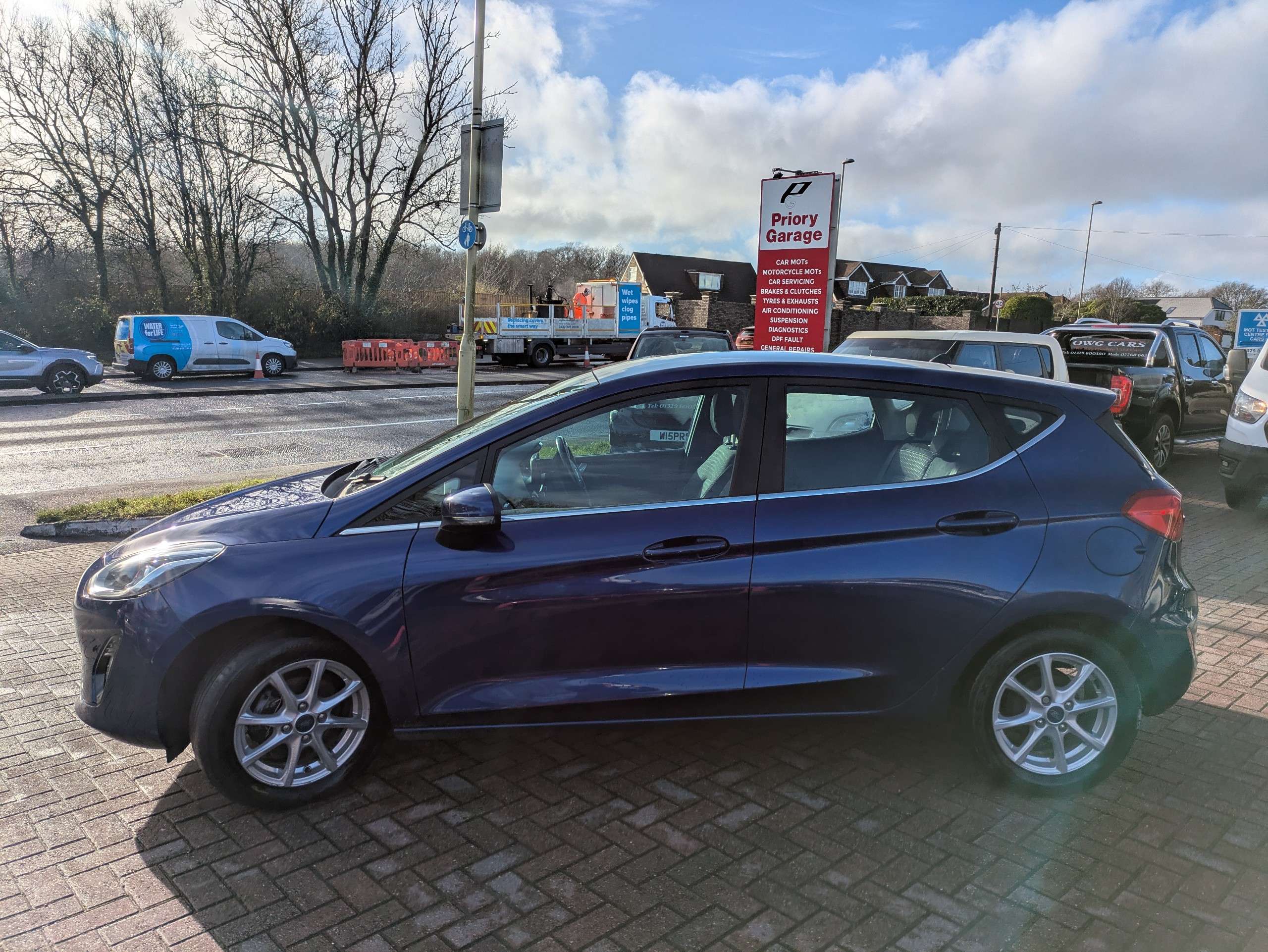 A 2017 FORD FIESTA 1.1 Ti-VCT Zetec Hatchback 5dr Petrol Manual Euro 6 (s/s) (85 ps) A 2017 FORD FIESTA 1.1 Ti-VCT Zetec Hatchback 5dr Petrol Manual Euro 6 (s/s) (85 ps)