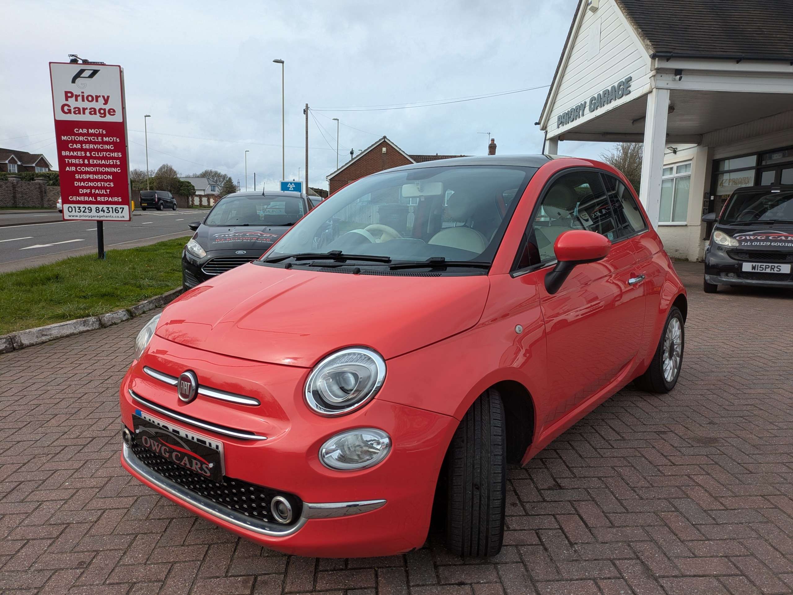 A 2015 FIAT 500 1.2 Lounge Hatchback 3dr Petrol Manual Euro 6 (s/s) (69 bhp) A 2015 FIAT 500 1.2 Lounge Hatchback 3dr Petrol Manual Euro 6 (s/s) (69 bhp)