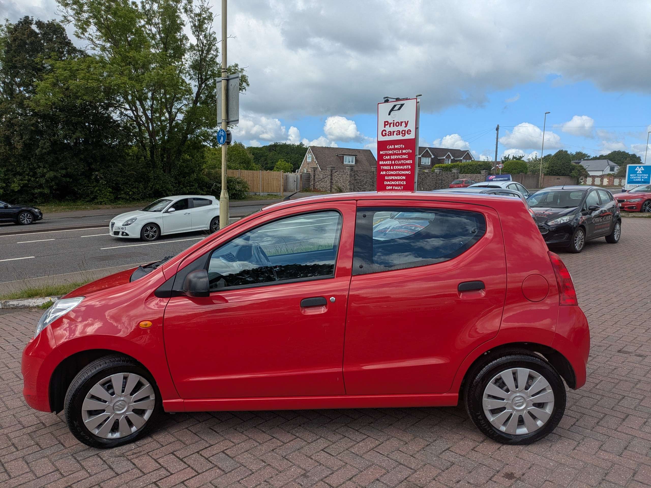 A 2014 SUZUKI ALTO 1.0 12V SZ Hatchback 5dr Petrol Manual Euro 5 (68 ps) A 2014 SUZUKI ALTO 1.0 12V SZ Hatchback 5dr Petrol Manual Euro 5 (68 ps)