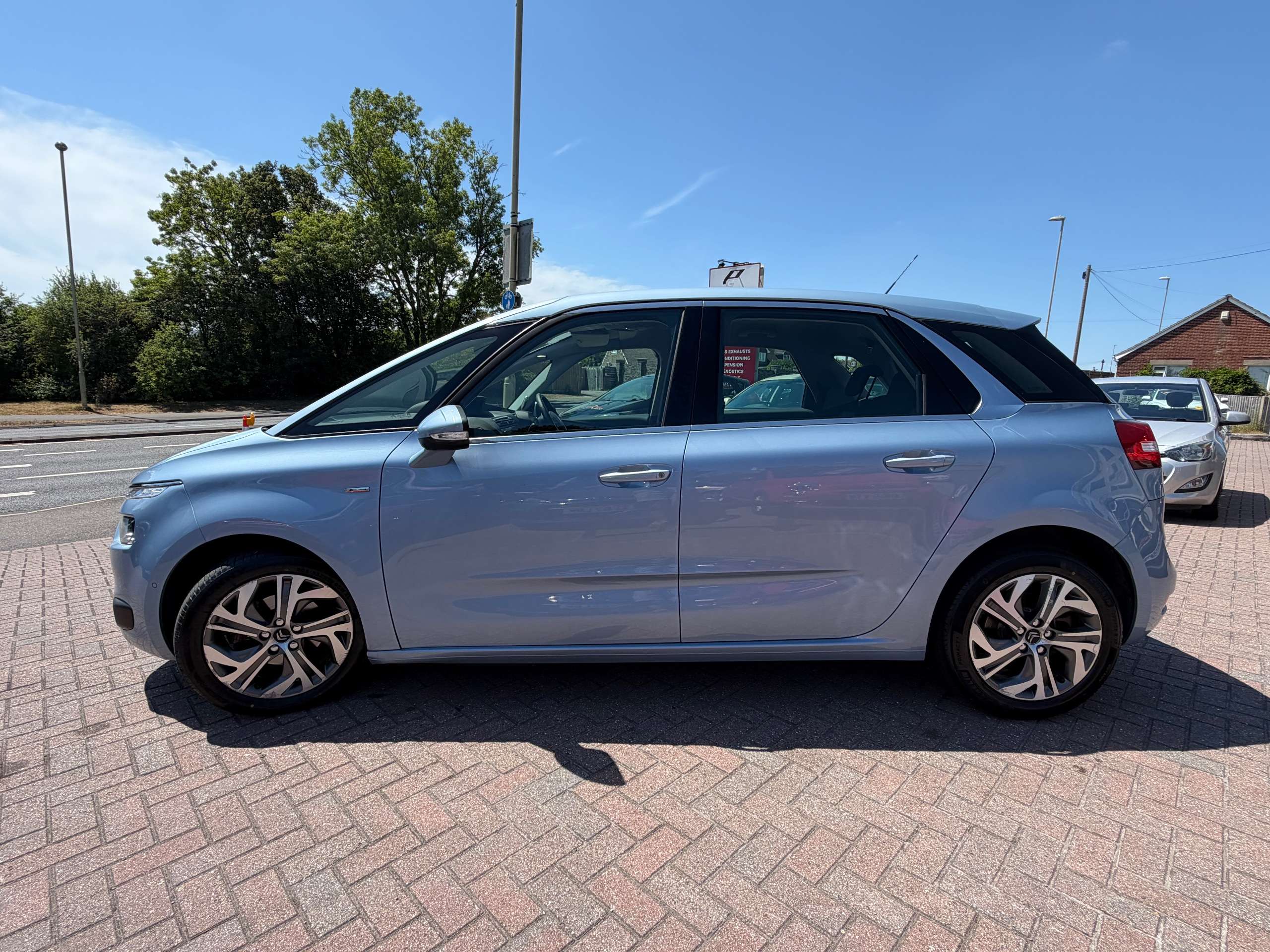 A 2015 CITROEN C4 PICASSO 1.6 BlueHDi Exclusive MPV 5dr Diesel EAT6 Euro 6 (s/s) (120 ps) A 2015 CITROEN C4 PICASSO 1.6 BlueHDi Exclusive MPV 5dr Diesel EAT6 Euro 6 (s/s) (120 ps)