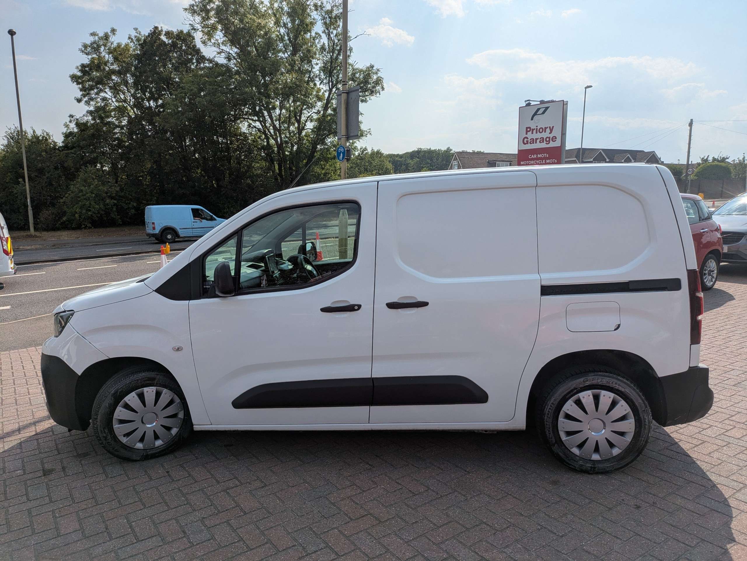A 2019 PEUGEOT PARTNER 1.6 BlueHDi 650 Professional Standard Panel Van 5dr Diesel Manual SWB Euro 6 (75 bhp) A 2019 PEUGEOT PARTNER 1.6 BlueHDi 650 Professional Standard Panel Van 5dr Diesel Manual SWB Euro 6 (75 bhp)