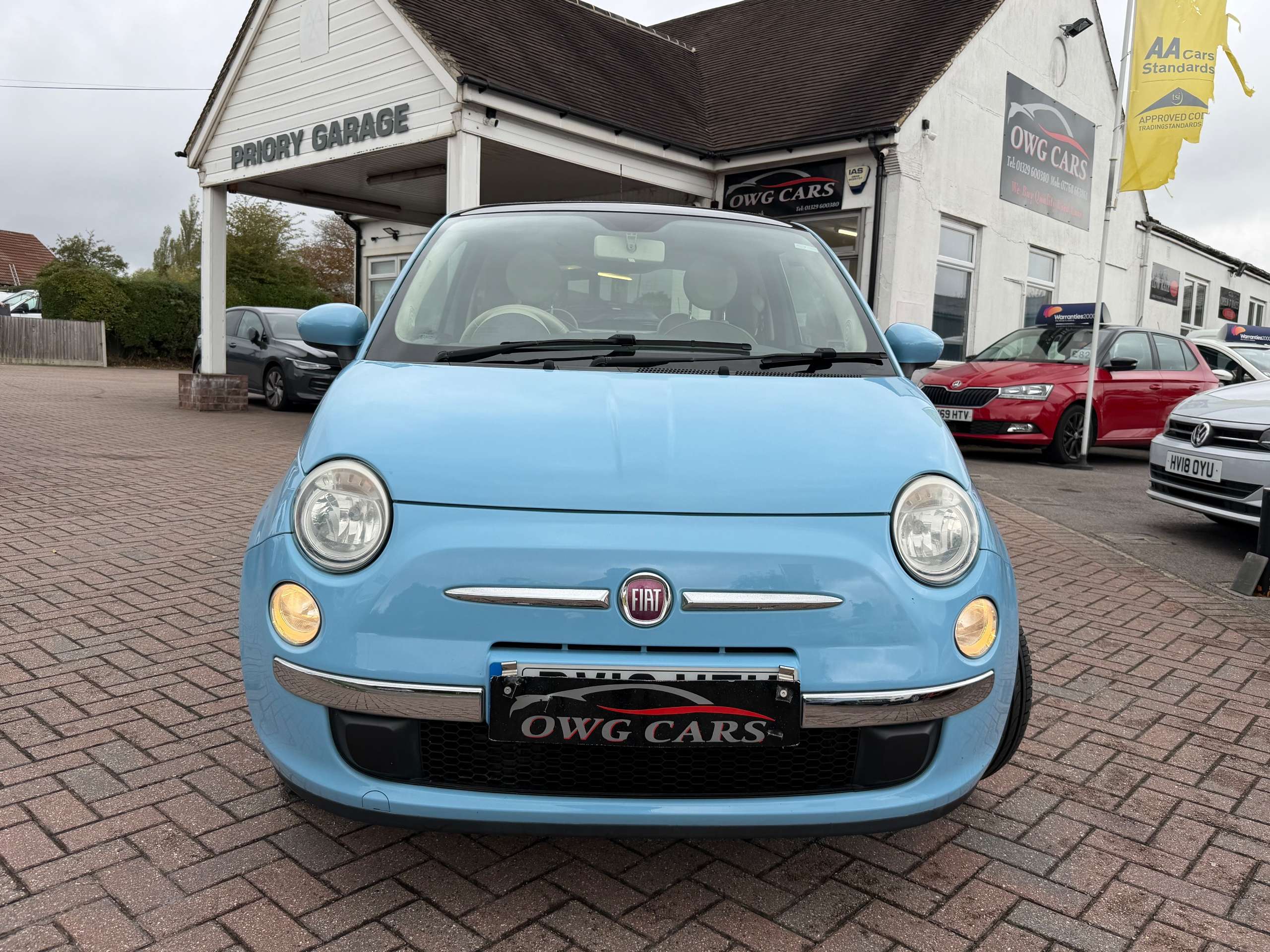 A 2012 FIAT 500 1.2 Lounge Hatchback 3dr Petrol Manual Euro 5 (s/s) (69 bhp) A 2012 FIAT 500 1.2 Lounge Hatchback 3dr Petrol Manual Euro 5 (s/s) (69 bhp)