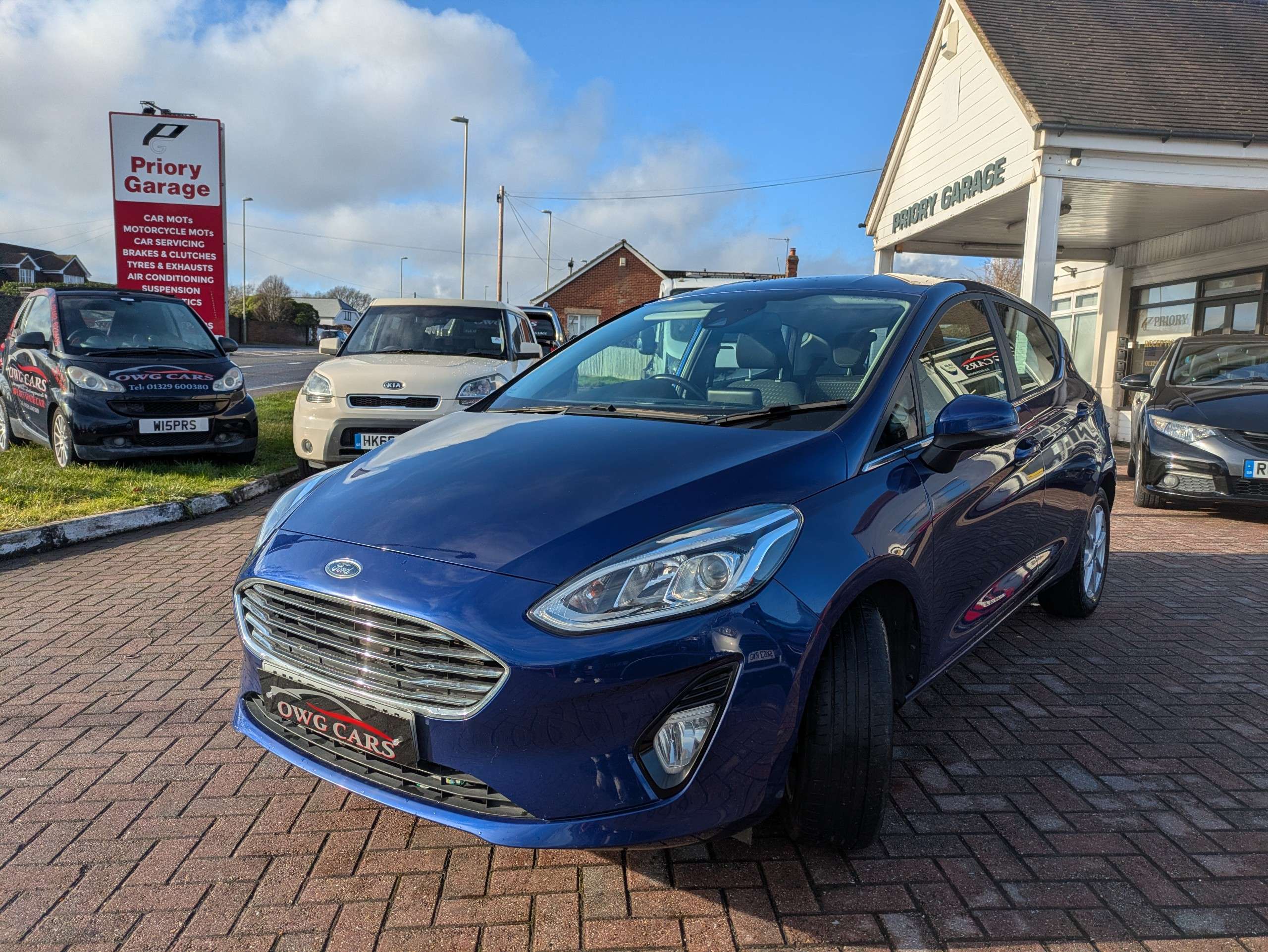 A 2017 FORD FIESTA 1.1 Ti-VCT Zetec Hatchback 5dr Petrol Manual Euro 6 (s/s) (85 ps) A 2017 FORD FIESTA 1.1 Ti-VCT Zetec Hatchback 5dr Petrol Manual Euro 6 (s/s) (85 ps)