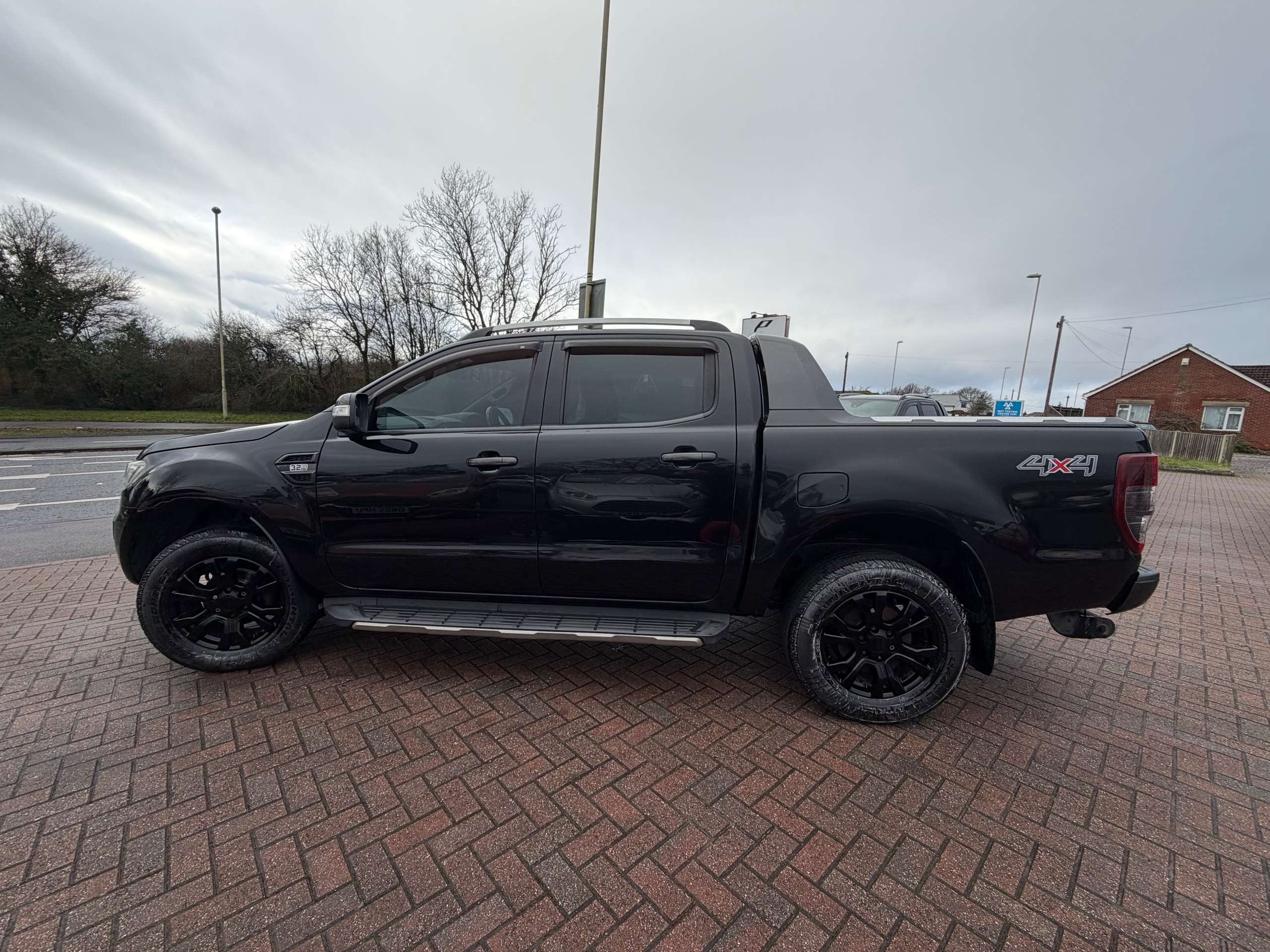 A 2017 FORD RANGER 3.2 TDCi Wildtrak Pickup Double Cab 4dr Diesel Auto 4WD Euro 5 (200 ps) A 2017 FORD RANGER 3.2 TDCi Wildtrak Pickup Double Cab 4dr Diesel Auto 4WD Euro 5 (200 ps)