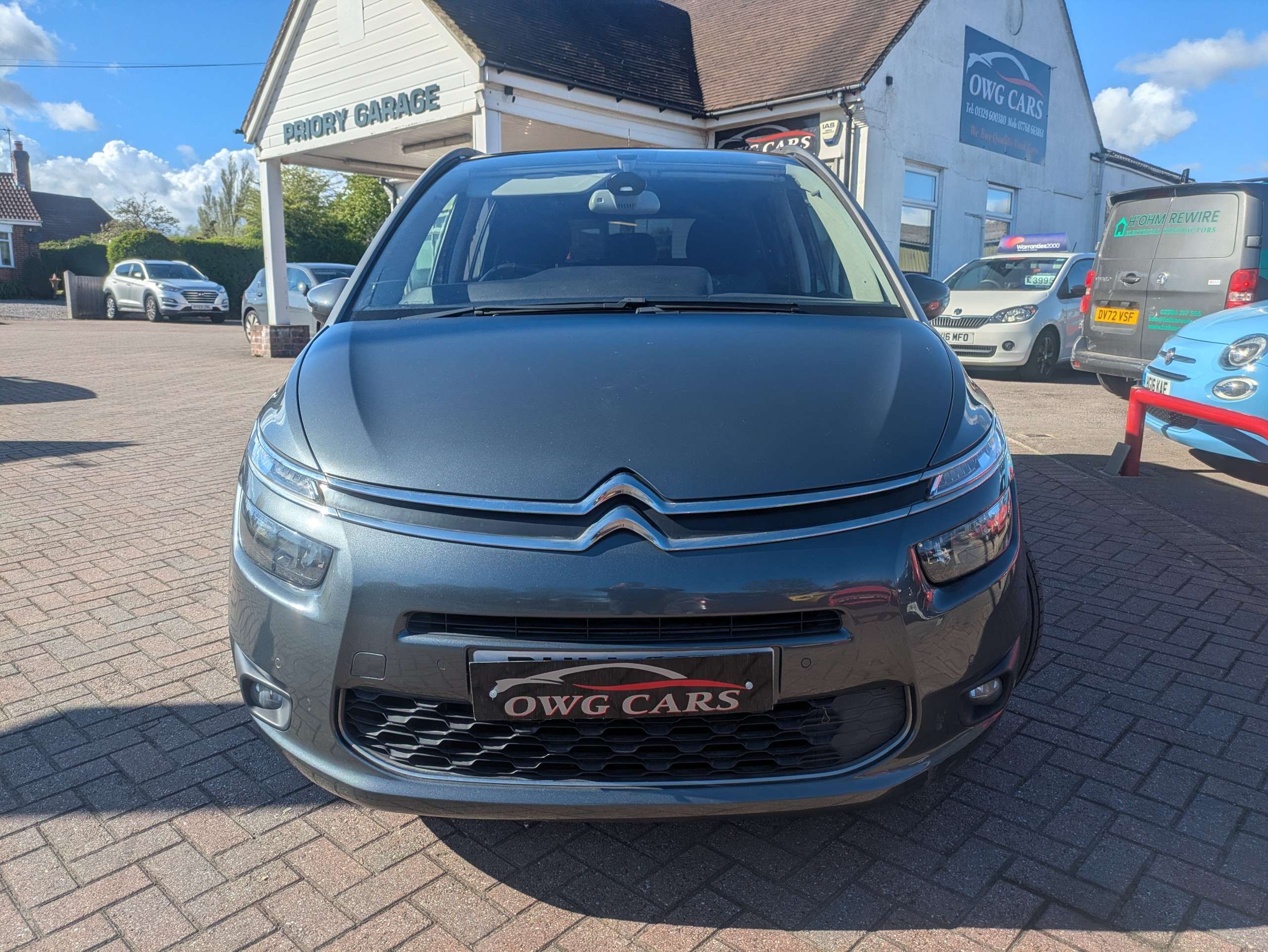 A 2014 CITROEN GRAND C4 PICASSO 1.6 e-HDi Airdream Exclusive+ MPV 5dr Diesel Manual Euro 5 (s/s) (115 ps) A 2014 CITROEN GRAND C4 PICASSO 1.6 e-HDi Airdream Exclusive+ MPV 5dr Diesel Manual Euro 5 (s/s) (115 ps)