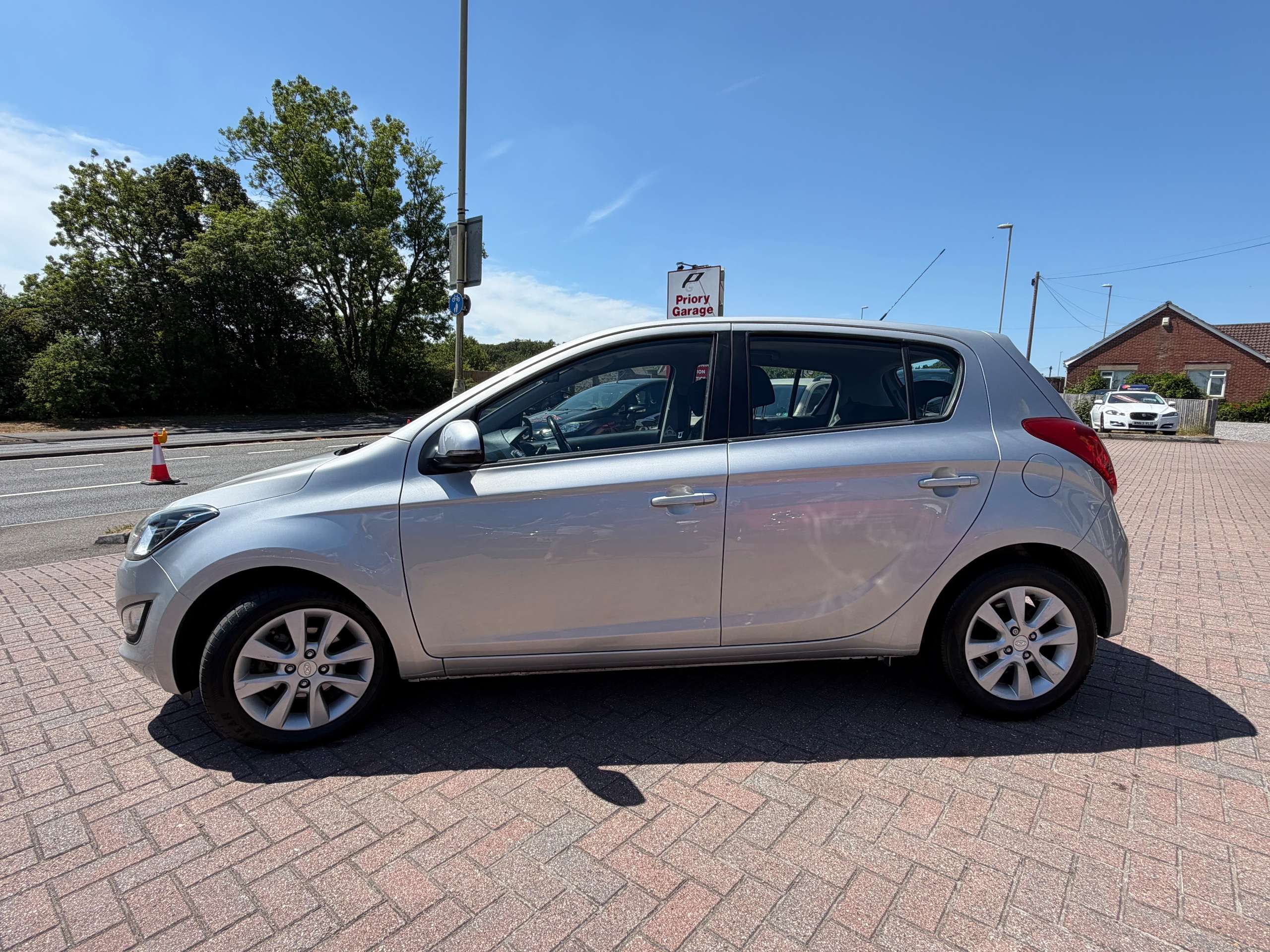 A 2012 HYUNDAI I20 1.4 Active Hatchback 5dr Petrol Manual Euro 5 (100 ps) A 2012 HYUNDAI I20 1.4 Active Hatchback 5dr Petrol Manual Euro 5 (100 ps)