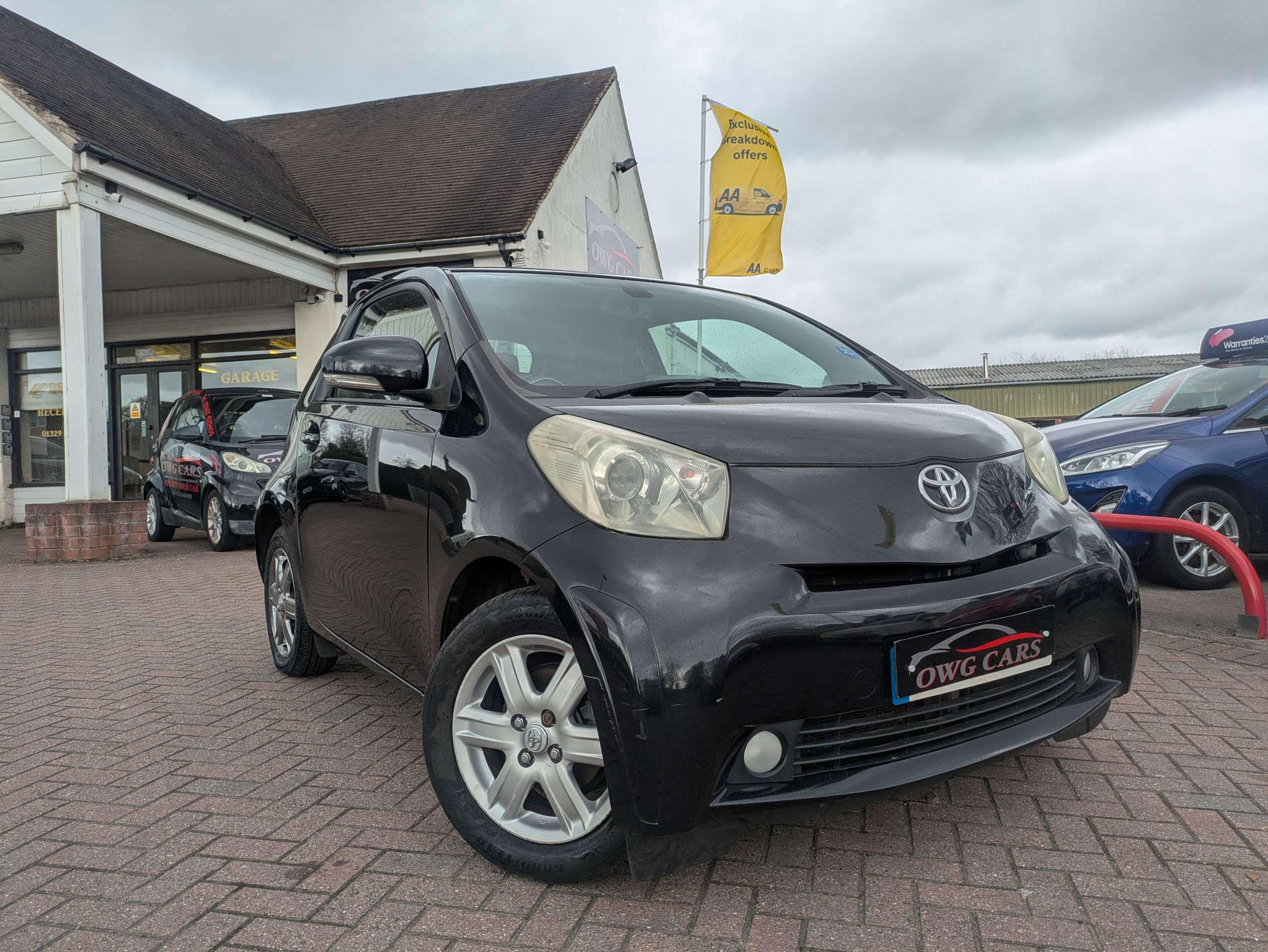 A 2009 TOYOTA IQ 1.0 VVT-i 2 Hatchback 3dr Petrol Manual Euro 4 (68 bhp) A 2009 TOYOTA IQ 1.0 VVT-i 2 Hatchback 3dr Petrol Manual Euro 4 (68 bhp)