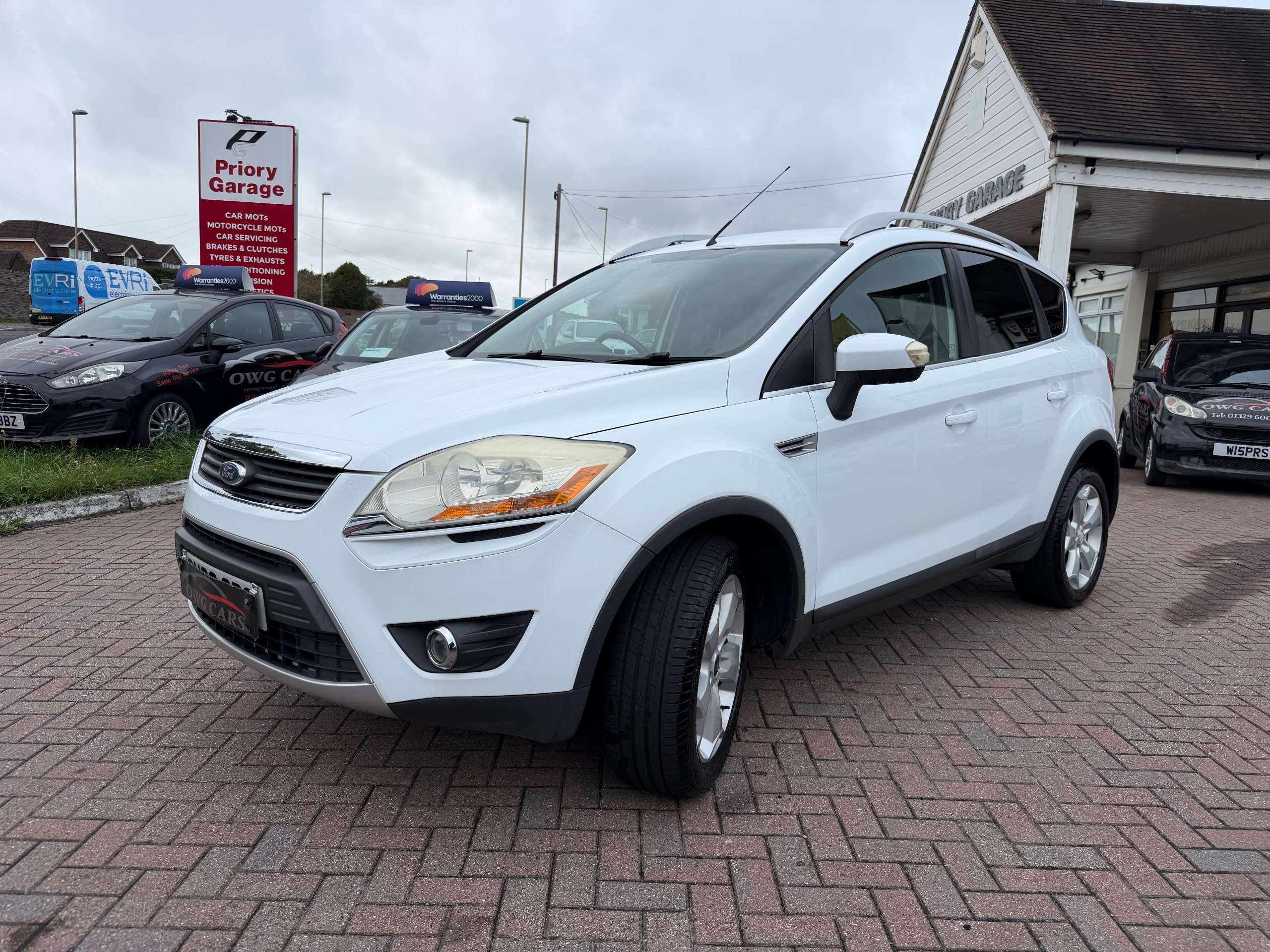 A 2009 FORD KUGA 2.0 TDCi Zetec SUV 5dr Diesel Manual 2WD Euro 4 (136 ps) A 2009 FORD KUGA 2.0 TDCi Zetec SUV 5dr Diesel Manual 2WD Euro 4 (136 ps)
