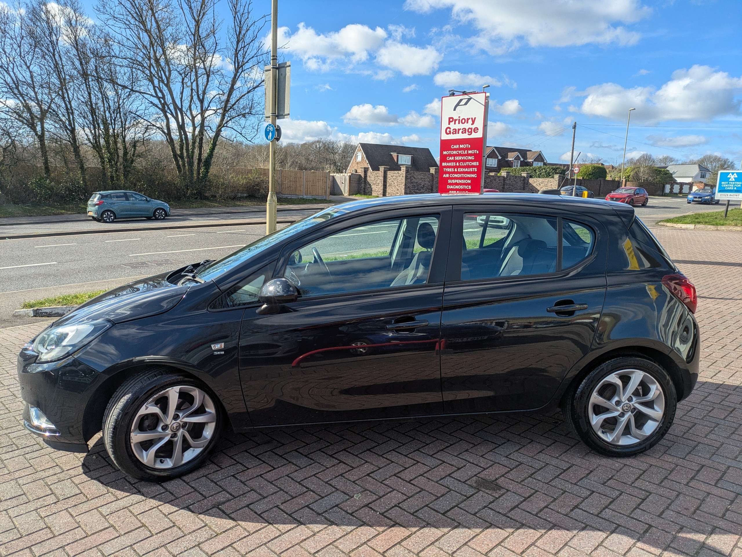 A 2016 VAUXHALL CORSA 1.4i ecoFLEX SRi Hatchback 5dr Petrol Manual Euro 6 (90 ps) A 2016 VAUXHALL CORSA 1.4i ecoFLEX SRi Hatchback 5dr Petrol Manual Euro 6 (90 ps)