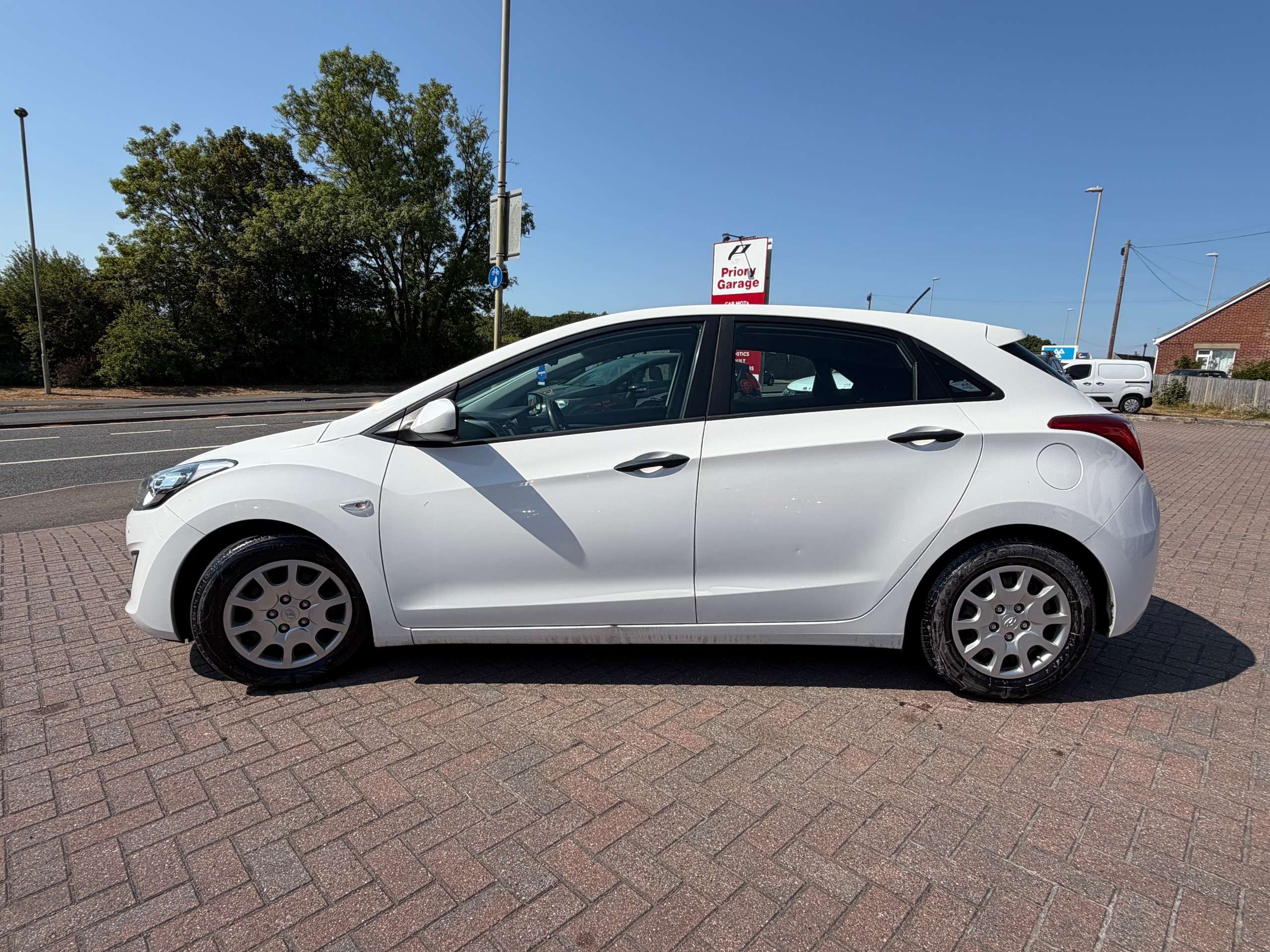 A 2012 HYUNDAI I30 1.4 Classic Hatchback 5dr Petrol Manual Euro 5 (100 ps) A 2012 HYUNDAI I30 1.4 Classic Hatchback 5dr Petrol Manual Euro 5 (100 ps)