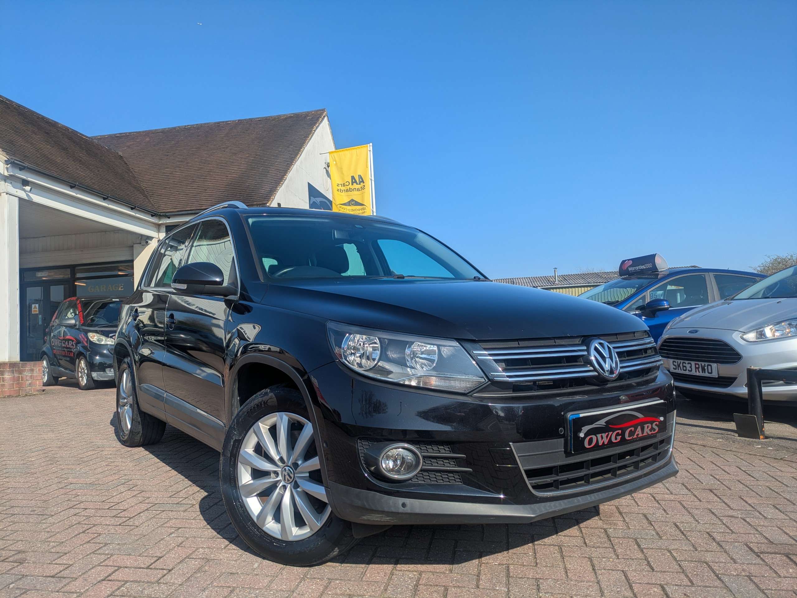 A 2013 VOLKSWAGEN TIGUAN 2.0 TDI BlueMotion Tech Match SUV 5dr Diesel Manual 4WD Euro 5 (s/s) (140 ps) A 2013 VOLKSWAGEN TIGUAN 2.0 TDI BlueMotion Tech Match SUV 5dr Diesel Manual 4WD Euro 5 (s/s) (140 ps)