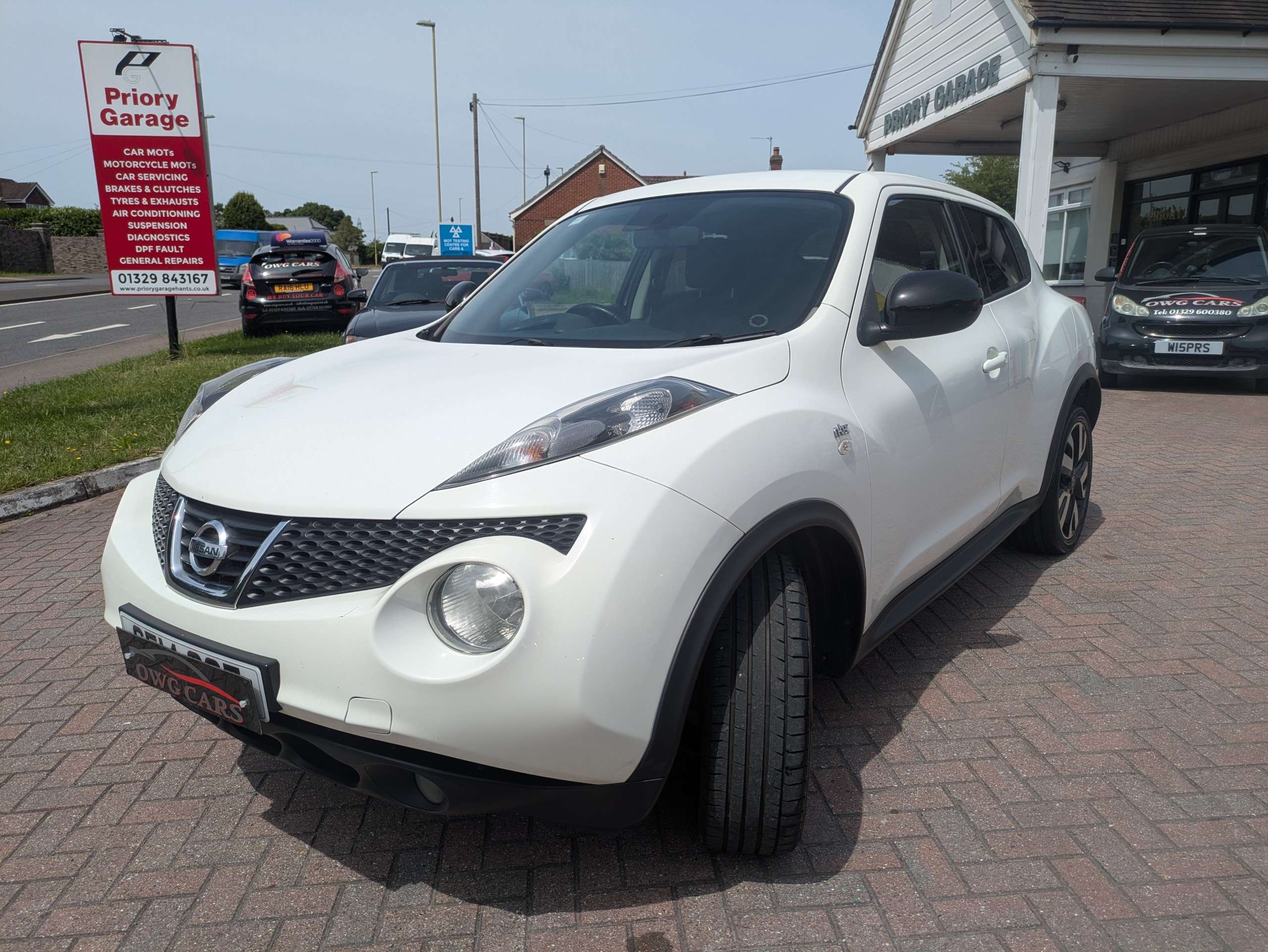 A 2014 NISSAN JUKE 1.5 dCi 8v n-tec SUV 5dr Diesel Manual Euro 5 (s/s) (110 ps) A 2014 NISSAN JUKE 1.5 dCi 8v n-tec SUV 5dr Diesel Manual Euro 5 (s/s) (110 ps)