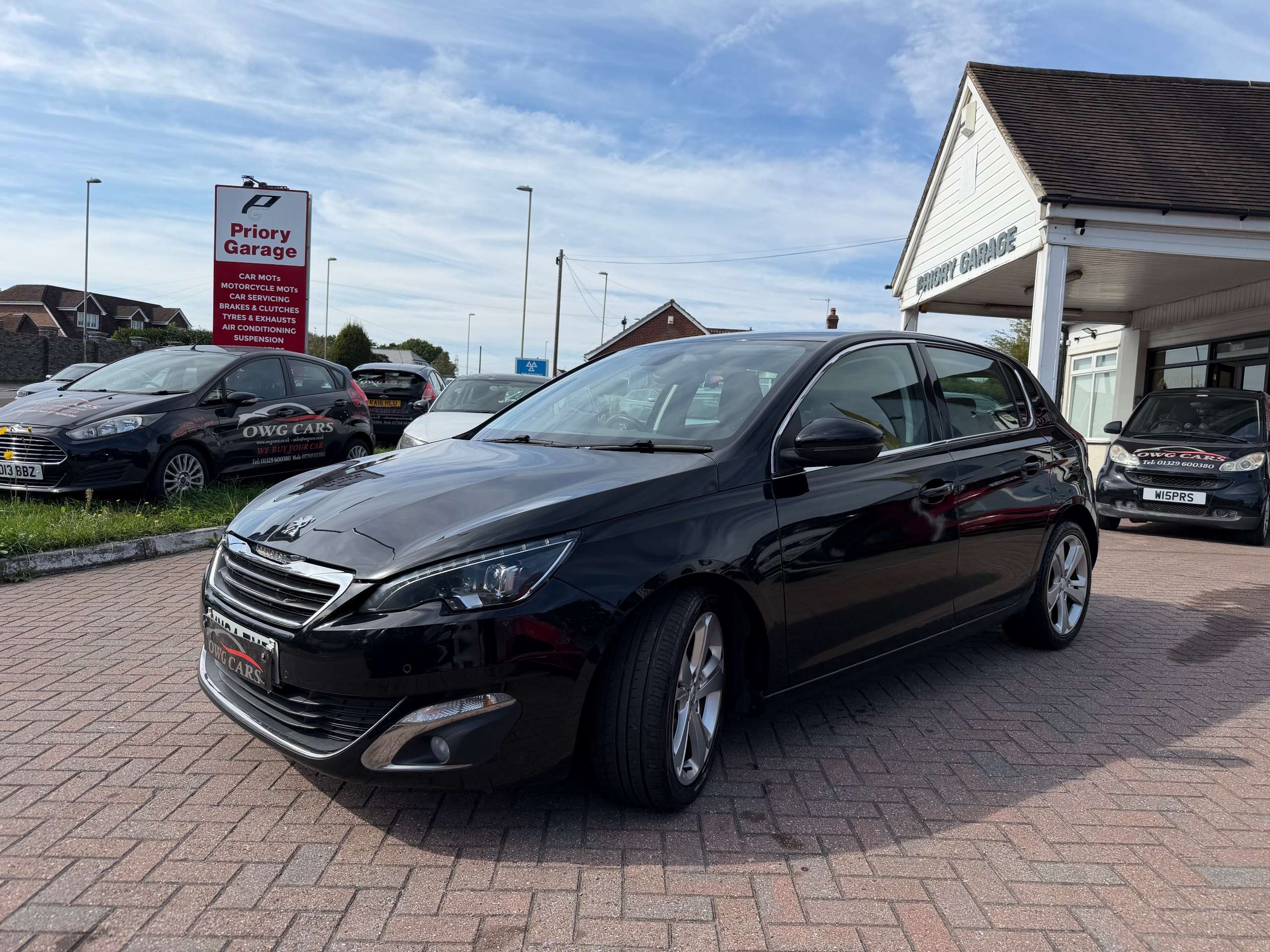 A 2014 PEUGEOT 308 1.6 e-HDi Allure Hatchback 5dr Diesel Manual Euro 5 (s/s) (115 ps) A 2014 PEUGEOT 308 1.6 e-HDi Allure Hatchback 5dr Diesel Manual Euro 5 (s/s) (115 ps)
