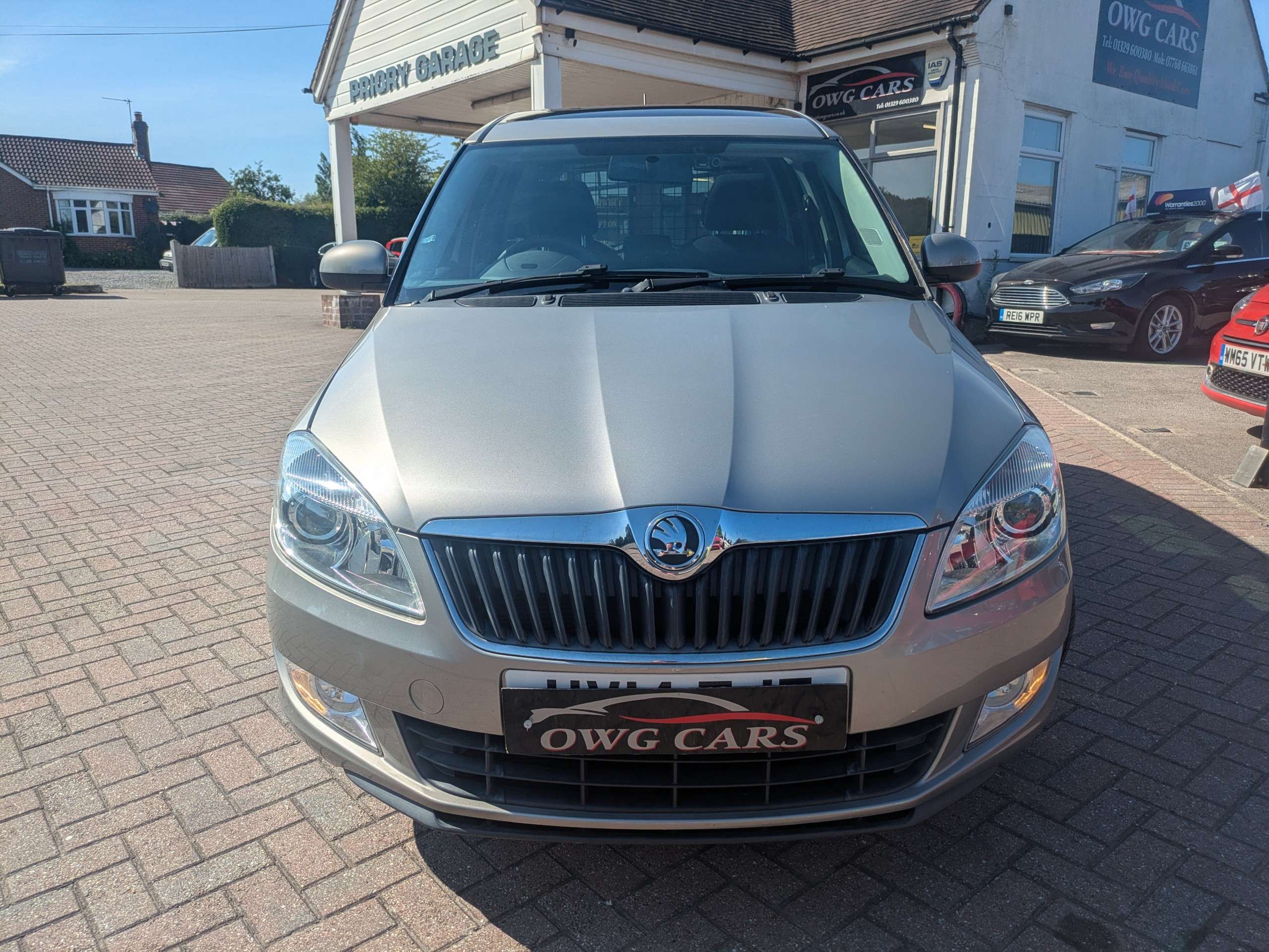A 2014 SKODA ROOMSTER 1.2 TSI SE MPV 5dr Petrol DSG Euro 5 (105 ps) A 2014 SKODA ROOMSTER 1.2 TSI SE MPV 5dr Petrol DSG Euro 5 (105 ps)