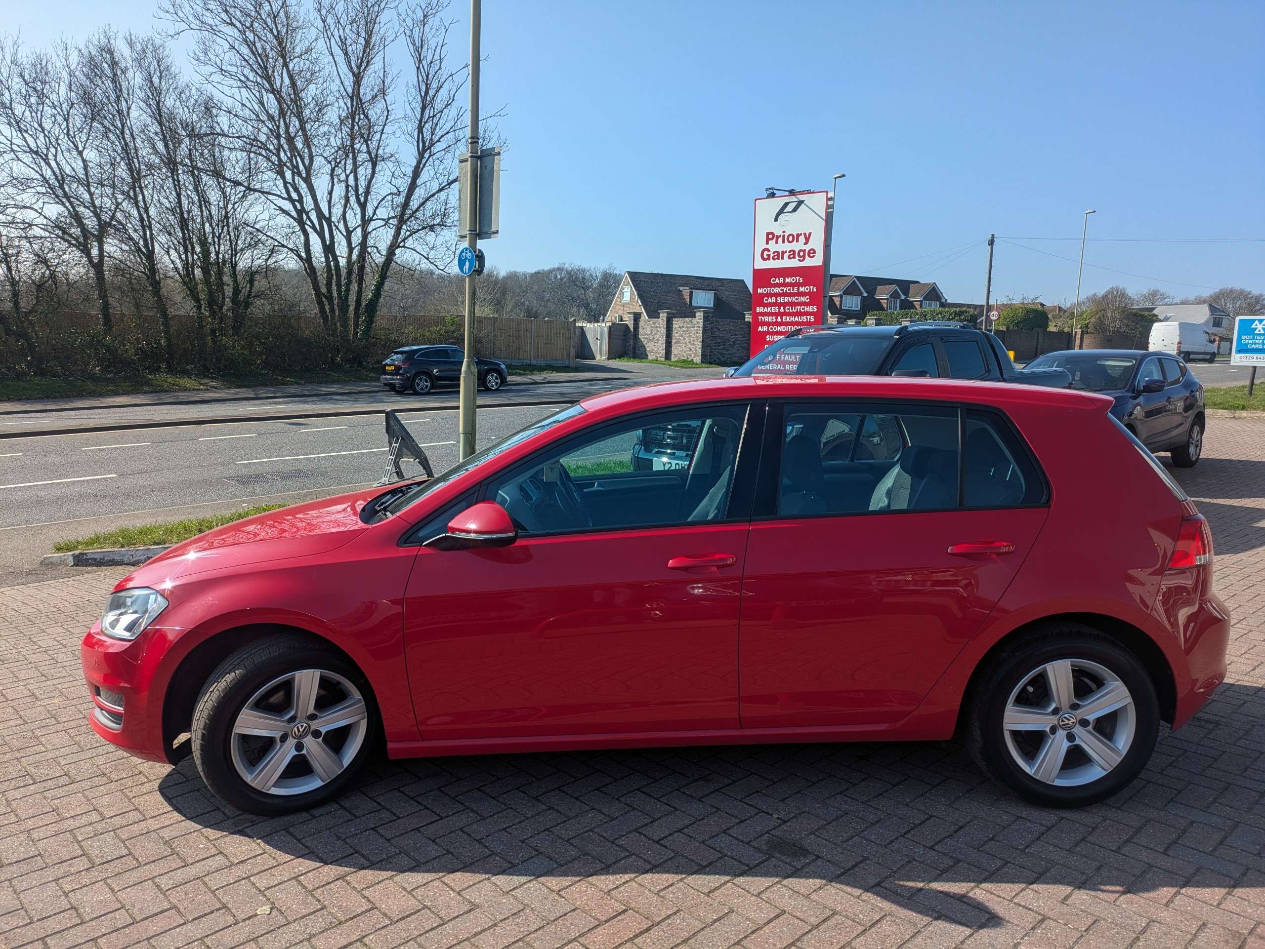 A 2015 VOLKSWAGEN GOLF 1.6 TDI BlueMotion Tech Match Hatchback 5dr Diesel Manual Euro 5 (s/s) (105 ps) A 2015 VOLKSWAGEN GOLF 1.6 TDI BlueMotion Tech Match Hatchback 5dr Diesel Manual Euro 5 (s/s) (105 ps)