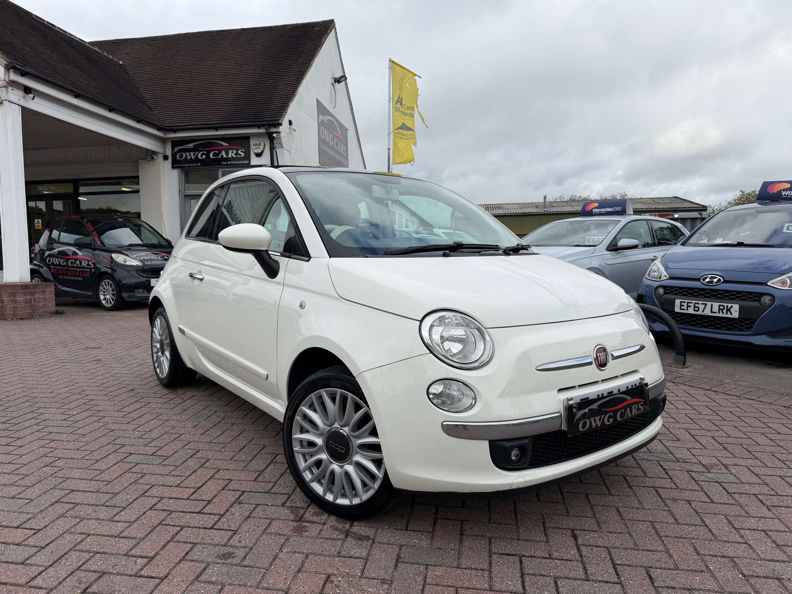 A 2015 FIAT 500 1.2 Lounge Hatchback 3dr Petrol Manual Euro 6 (s/s) (69 bhp) A 2015 FIAT 500 1.2 Lounge Hatchback 3dr Petrol Manual Euro 6 (s/s) (69 bhp)