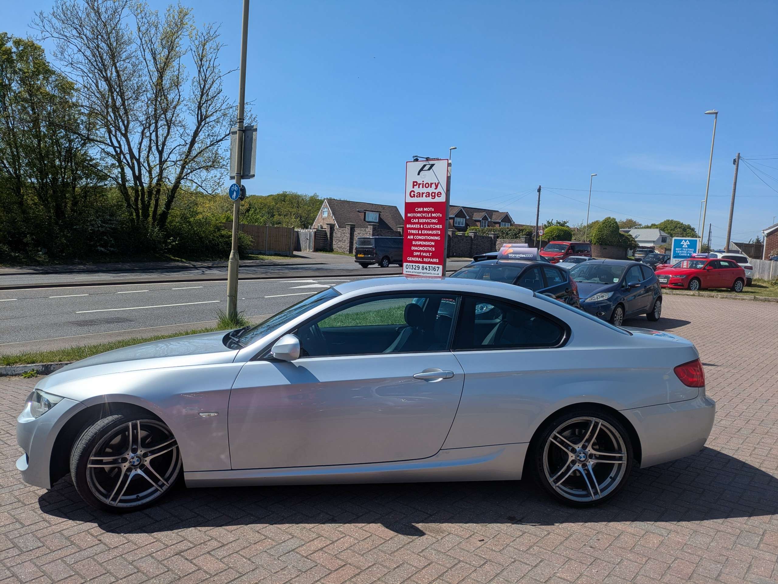 A 2011 BMW 3 SERIES 2.0 320d M Sport Coupe 2dr Diesel Manual Euro 5 (s/s) (184 ps) A 2011 BMW 3 SERIES 2.0 320d M Sport Coupe 2dr Diesel Manual Euro 5 (s/s) (184 ps)