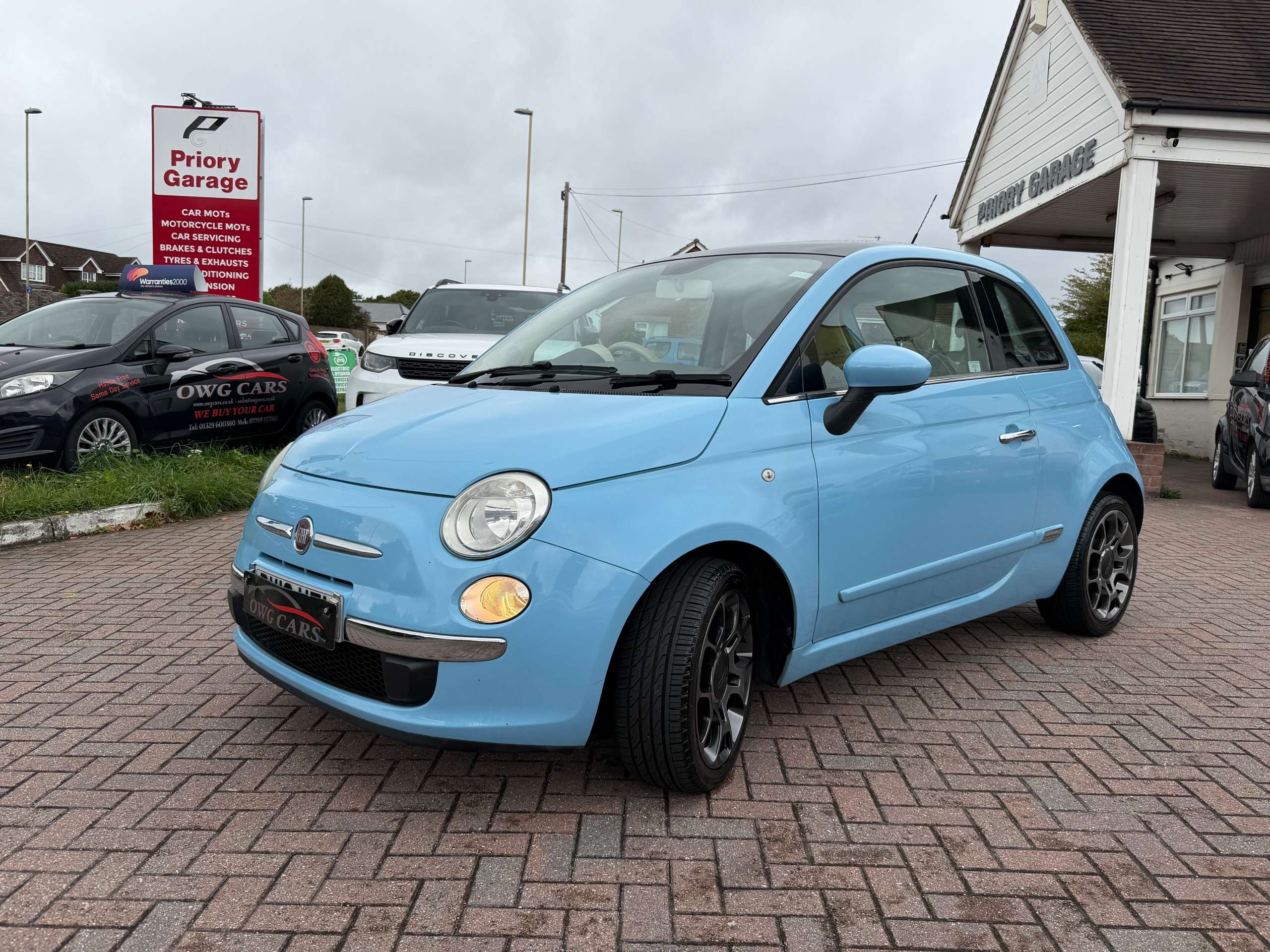 A 2012 FIAT 500 1.2 Lounge Hatchback 3dr Petrol Manual Euro 5 (s/s) (69 bhp) A 2012 FIAT 500 1.2 Lounge Hatchback 3dr Petrol Manual Euro 5 (s/s) (69 bhp)