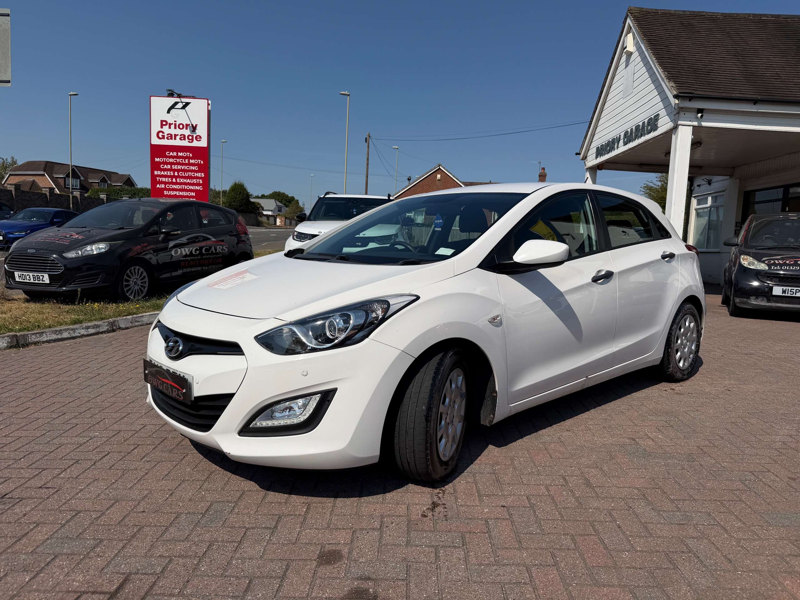 A 2012 HYUNDAI I30 1.4 Classic Hatchback 5dr Petrol Manual Euro 5 (100 ps) A 2012 HYUNDAI I30 1.4 Classic Hatchback 5dr Petrol Manual Euro 5 (100 ps)