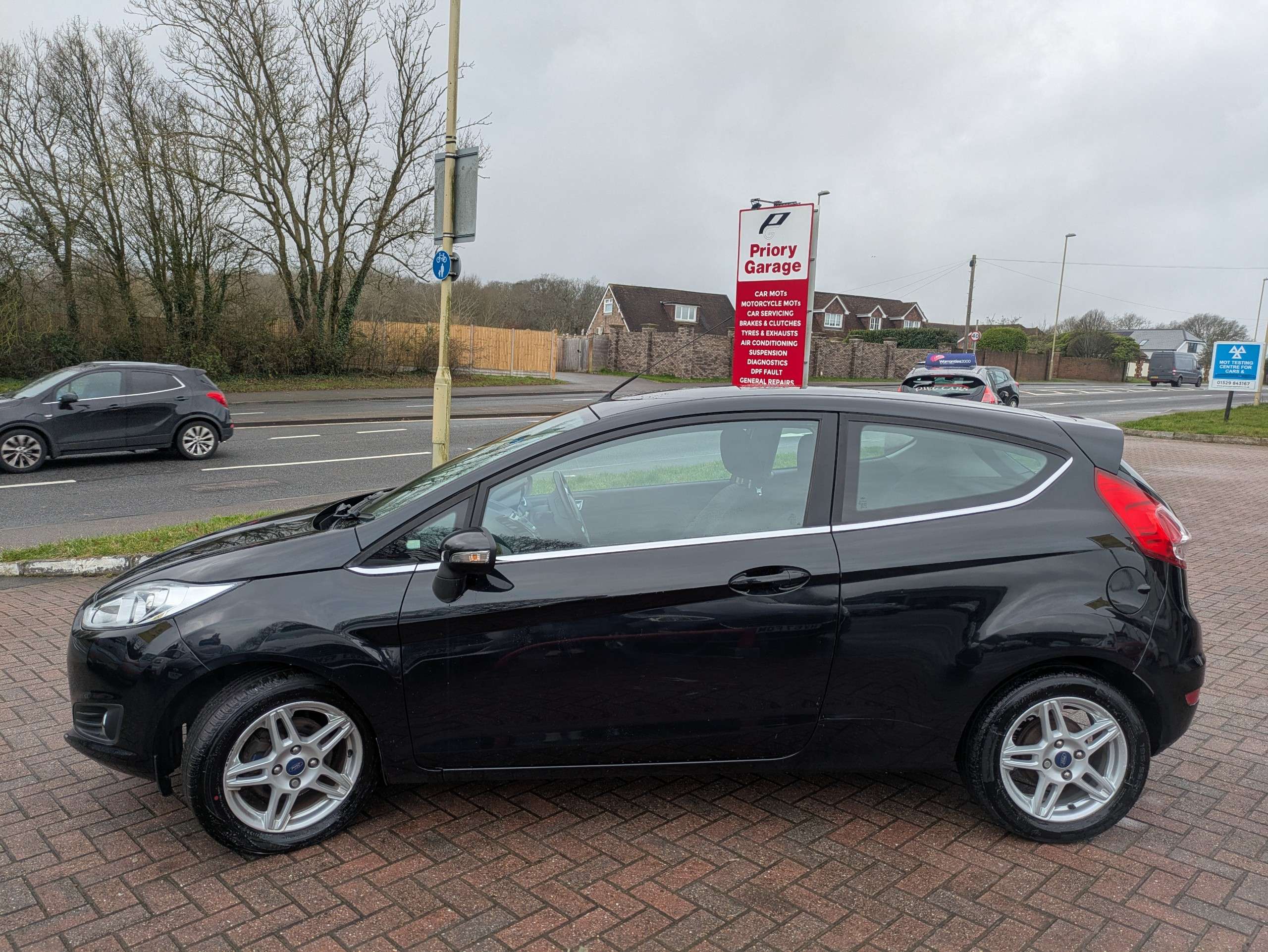 A 2014 FORD FIESTA 1.0T EcoBoost Zetec Hatchback 3dr Petrol Manual Euro 5 (s/s) (100 ps) A 2014 FORD FIESTA 1.0T EcoBoost Zetec Hatchback 3dr Petrol Manual Euro 5 (s/s) (100 ps)