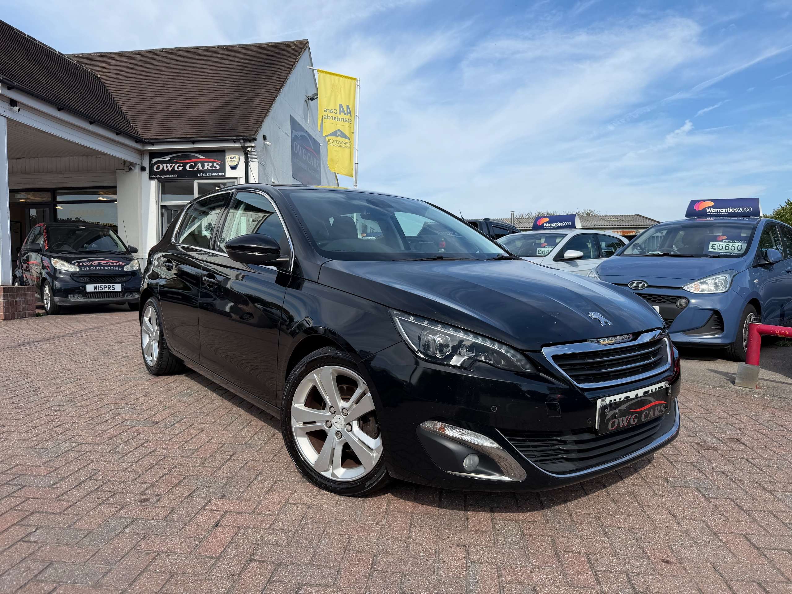 A 2014 PEUGEOT 308 1.6 e-HDi Allure Hatchback 5dr Diesel Manual Euro 5 (s/s) (115 ps) A 2014 PEUGEOT 308 1.6 e-HDi Allure Hatchback 5dr Diesel Manual Euro 5 (s/s) (115 ps)