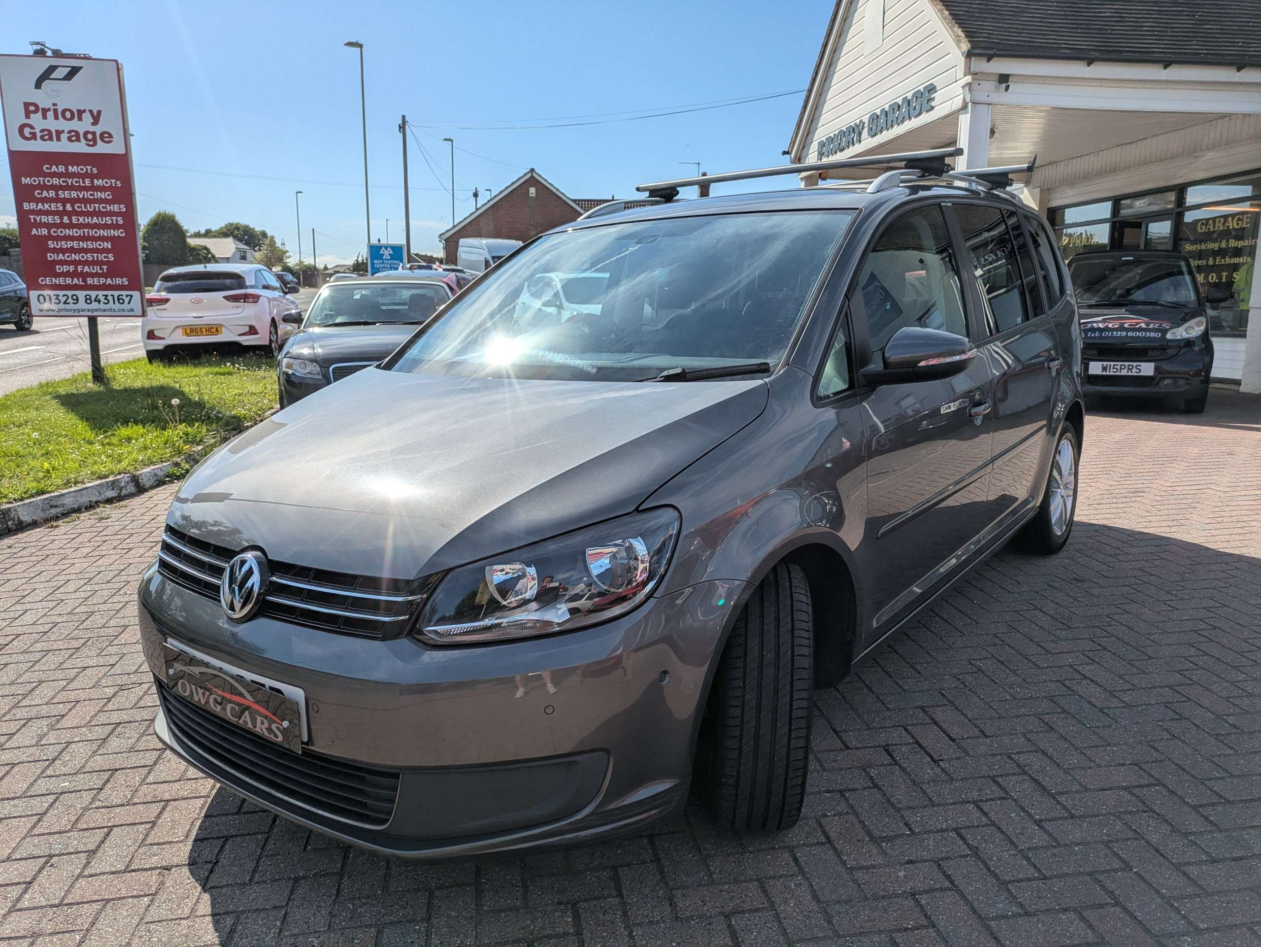A 2014 VOLKSWAGEN TOURAN 1.6 TDI SE MPV 5dr Diesel Manual Euro 5 (105 ps) A 2014 VOLKSWAGEN TOURAN 1.6 TDI SE MPV 5dr Diesel Manual Euro 5 (105 ps)